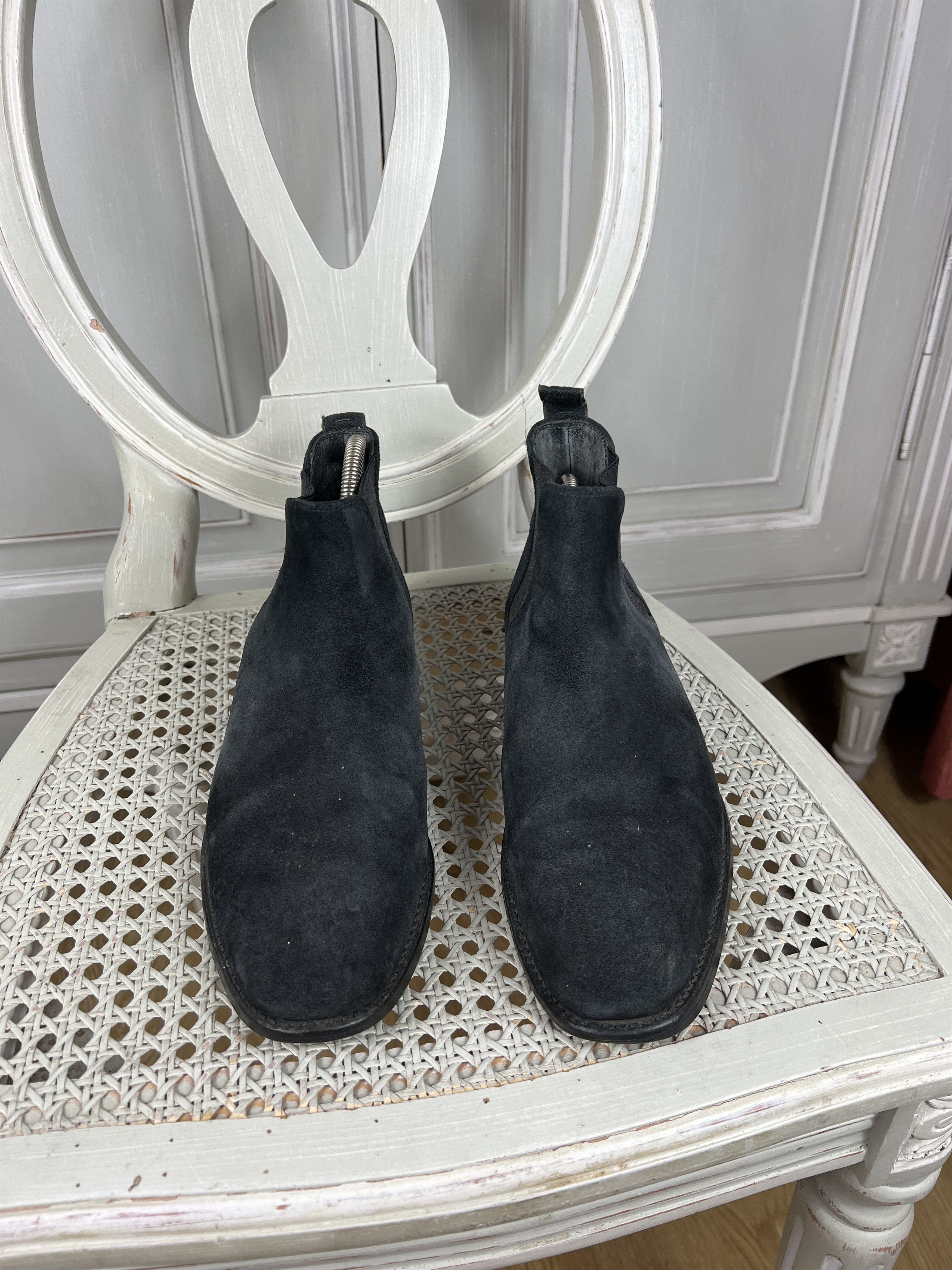 Loake LOAKE CHELSEA SUEDE BLACK BOOTS SHOES Size US 7 / EU 40 - 2 Thumbnail