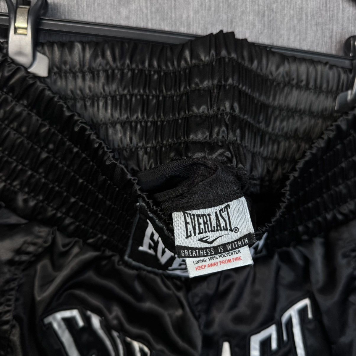 UFC EVERLAST BLACK BOXING MUAY THAI KICKBOXING SHORTS Size US 32 / EU 48 - 3 Thumbnail