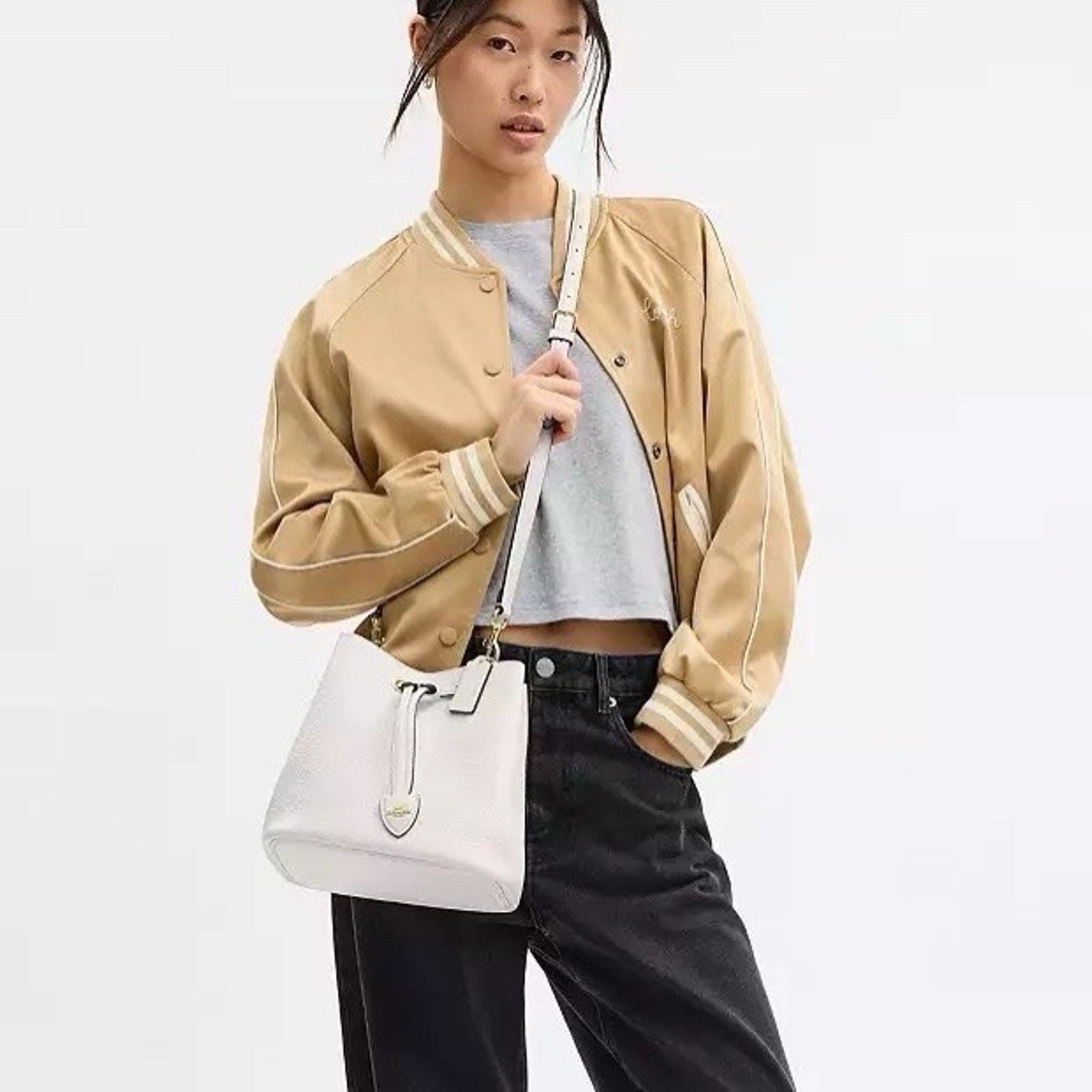 Coach NWT Coach Rowan Bucket Bag Leather CBH06 Gold/Chalk Size ONE SIZE - 8 Thumbnail