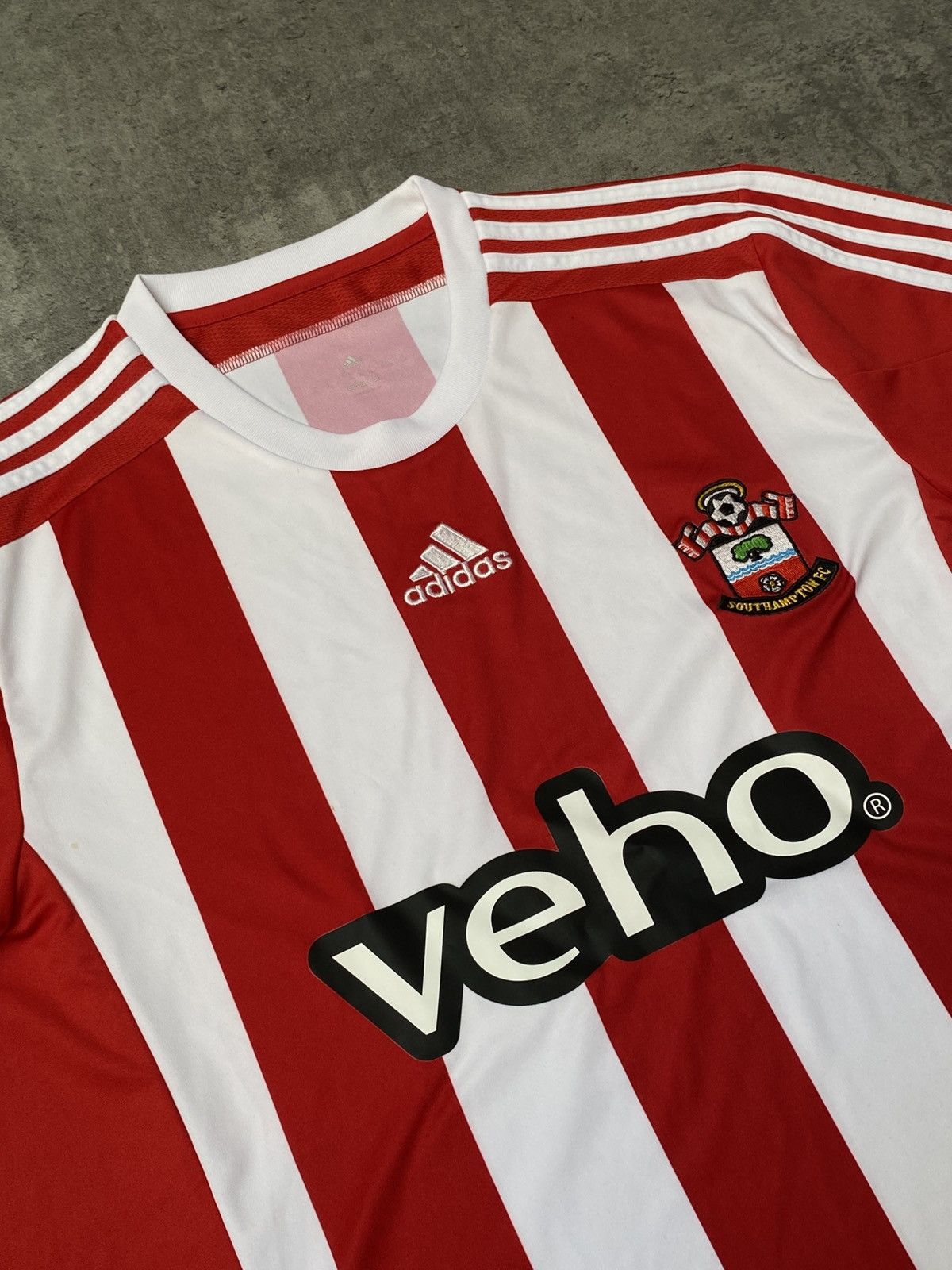 Adidas VINTAGE SOUTHAMPTON ENGLAND 15/16 HOME FOOTBALL SHIRT JERSEY Size US XL / EU 56 / 4 - 2 Thumbnail