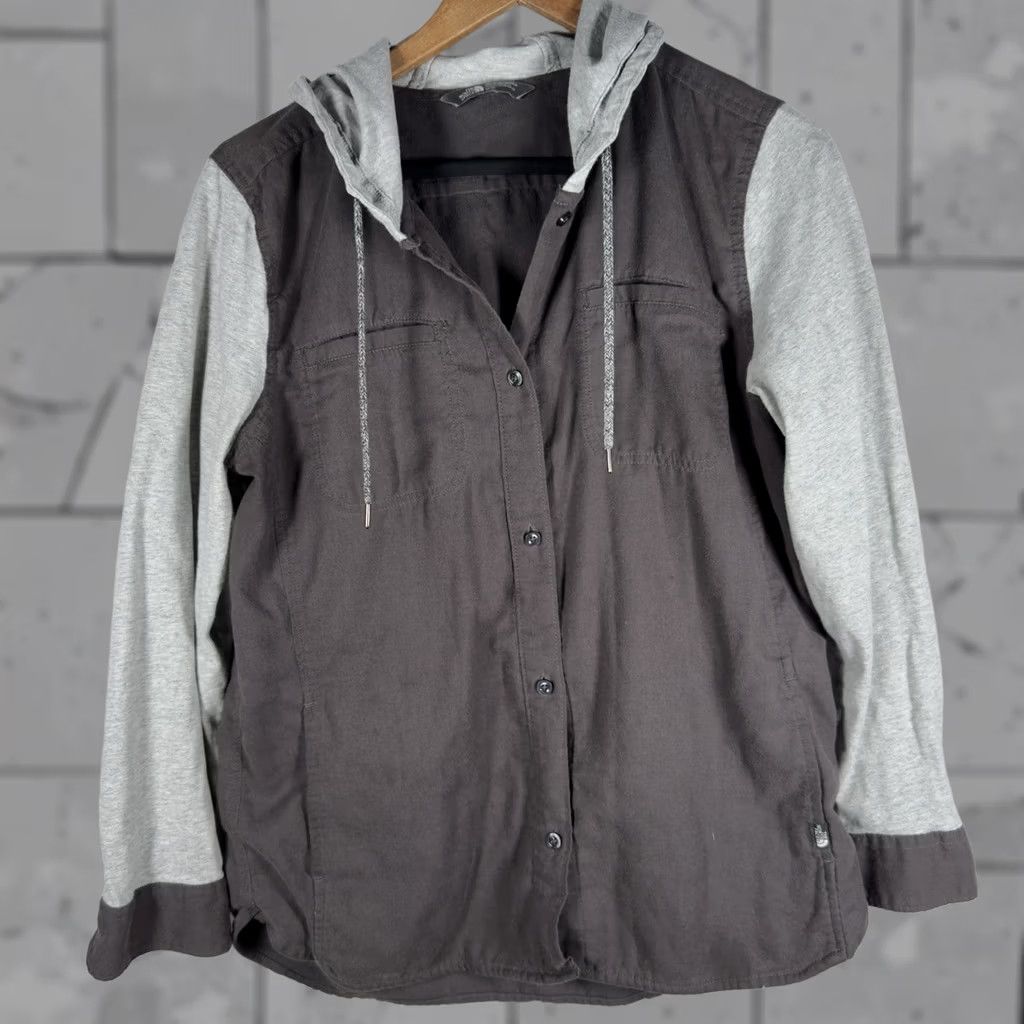 The North Face VINTAGE The North Face Gray Button Down Hooded Shirt Womens Size M Size M / US 6-8 / IT 42-44 - 1 Thumbnail