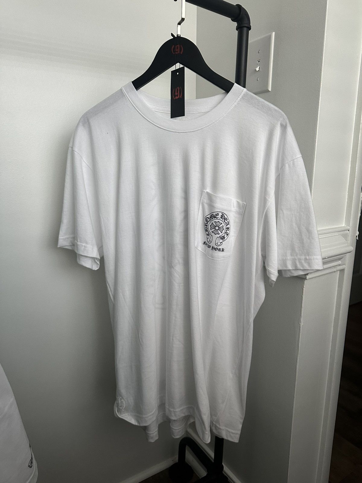 Chrome Hearts Brand New Chrome Hearts NY Horseshoe Pocket Tee Size US XL / EU 56 / 4 - 1 Thumbnail