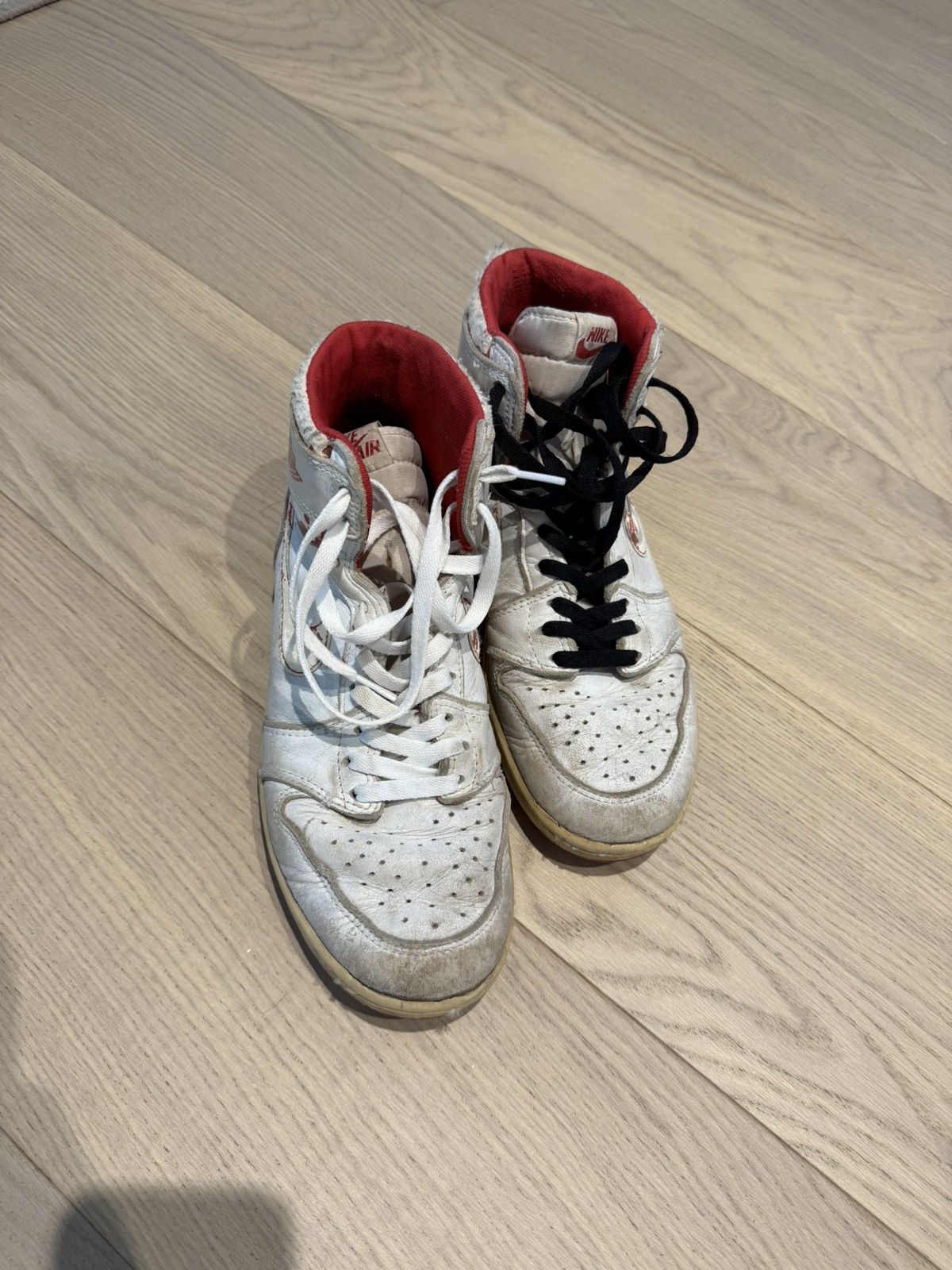 Jordan Brand Jordan 1 1985 Red Metallic Size US 10.5 / EU 43-44 - 3 Thumbnail
