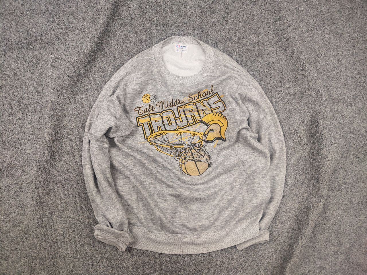 Vintage Vintage 90' Taft Middle School TROJANS basketball Sweatshirt Size US L / EU 52-54 / 3 - 1 Thumbnail