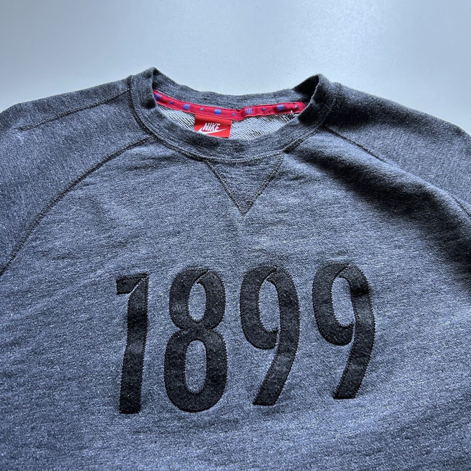 Nike FC Barcelona Nike Sweatshirt XL Boxy Gray Crewneck Swoosh Size US XL / EU 56 / 4 - 2 Thumbnail