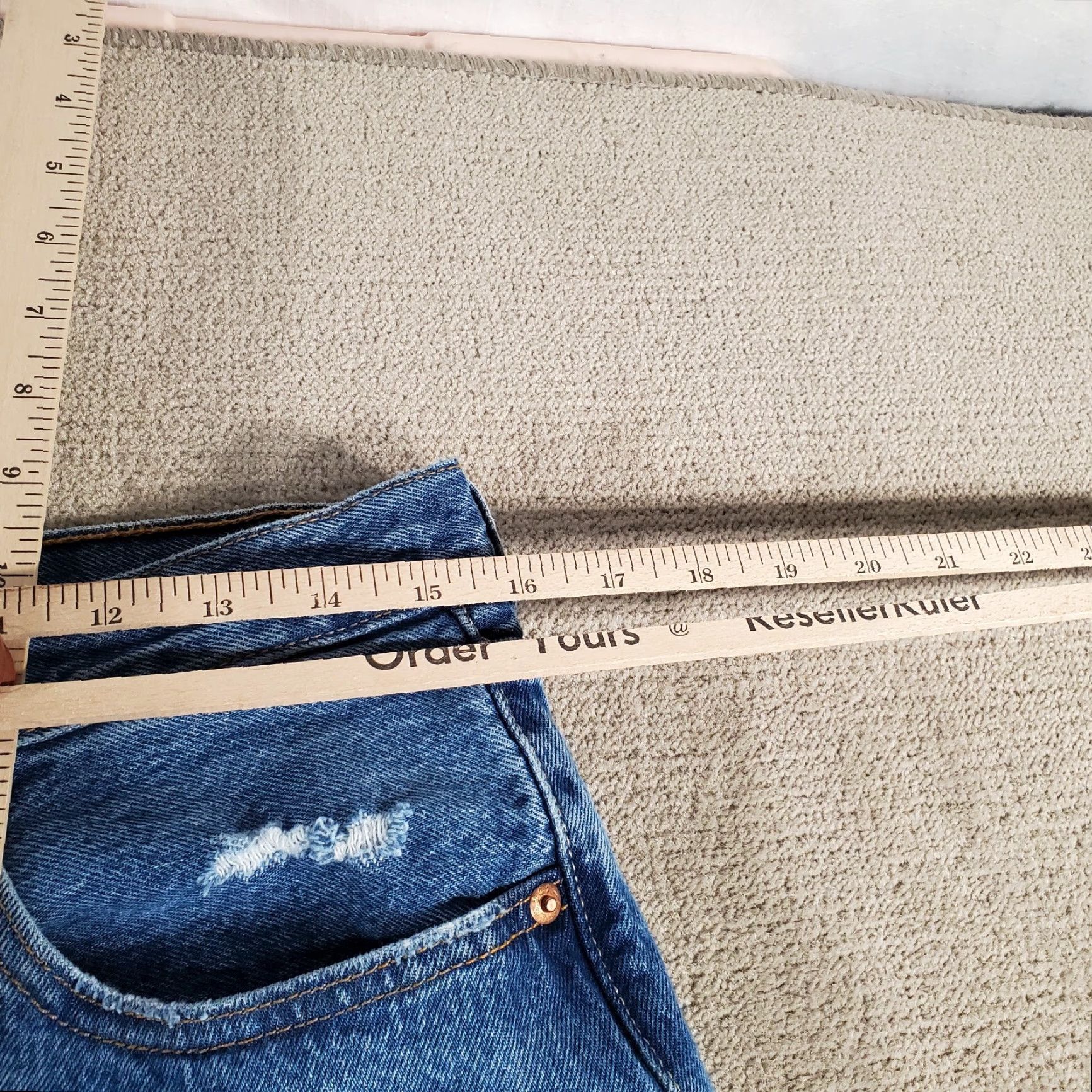 Levi's Levi's 501 Jeans Mens 30x32 Blue Straight Button Fly Medium Wash Denim Regular Inseam 32 Pockets Vintage No Current? Size US 30 / EU 46 - 4 Thumbnail