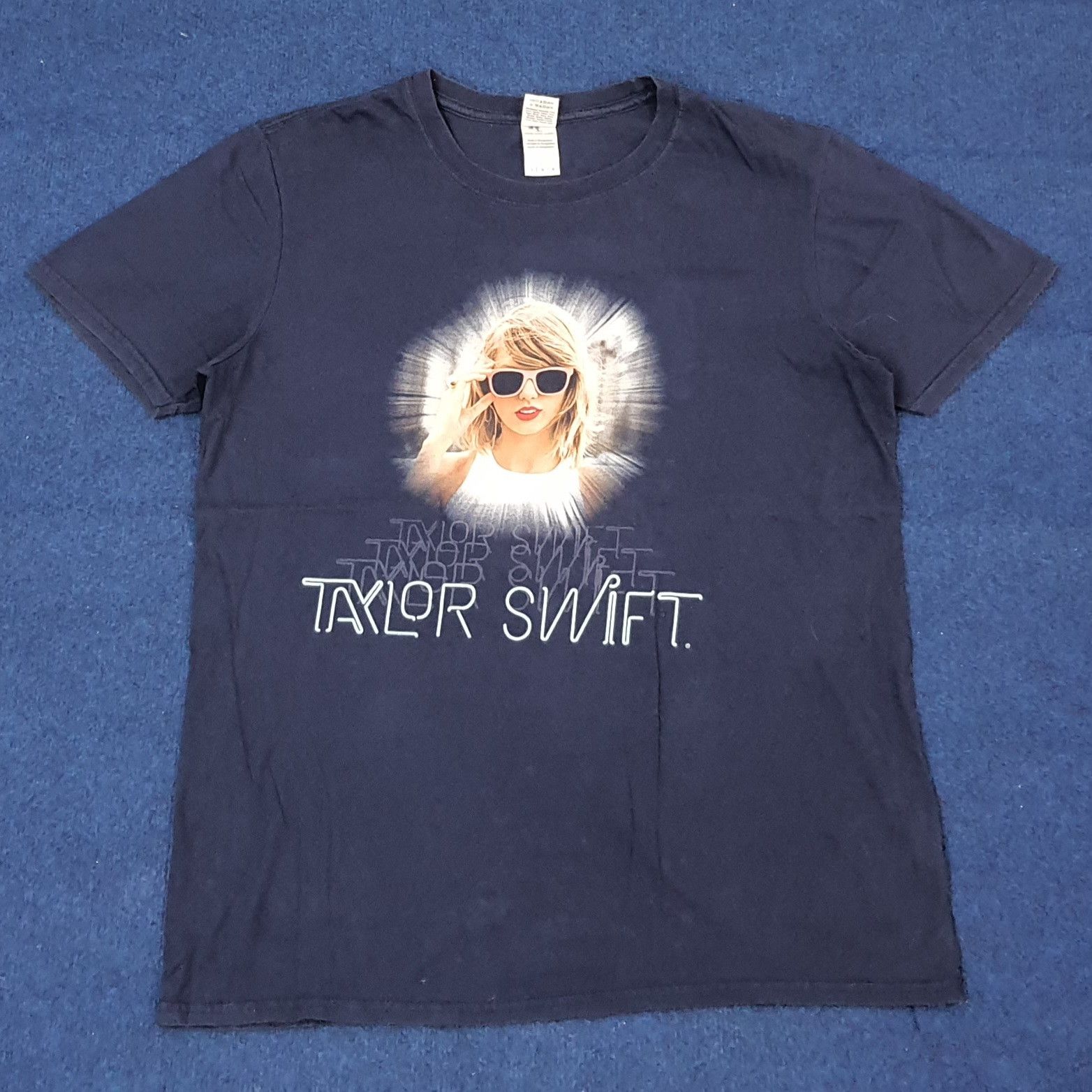 Band Tees Vintage Taylor Swift The 1989 World Tour Tees C223N84 Size US L / EU 52-54 / 3 - 1 Thumbnail