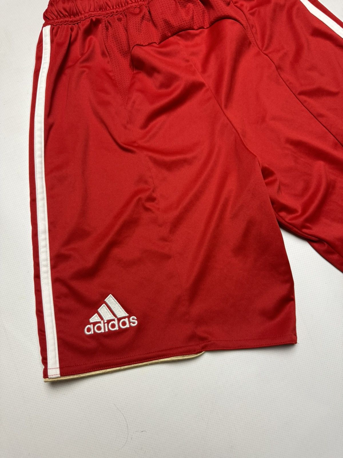 Adidas Rare vintage Adidas Liverpool Shorts jersey y2k Size US S / EU 44-46 / 1 - 8 Thumbnail