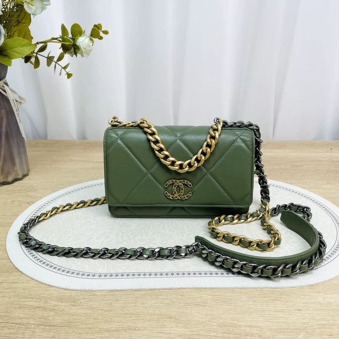 Chanel Pre-loved Bag Very good condition Size ONE SIZE - 1 Thumbnail
