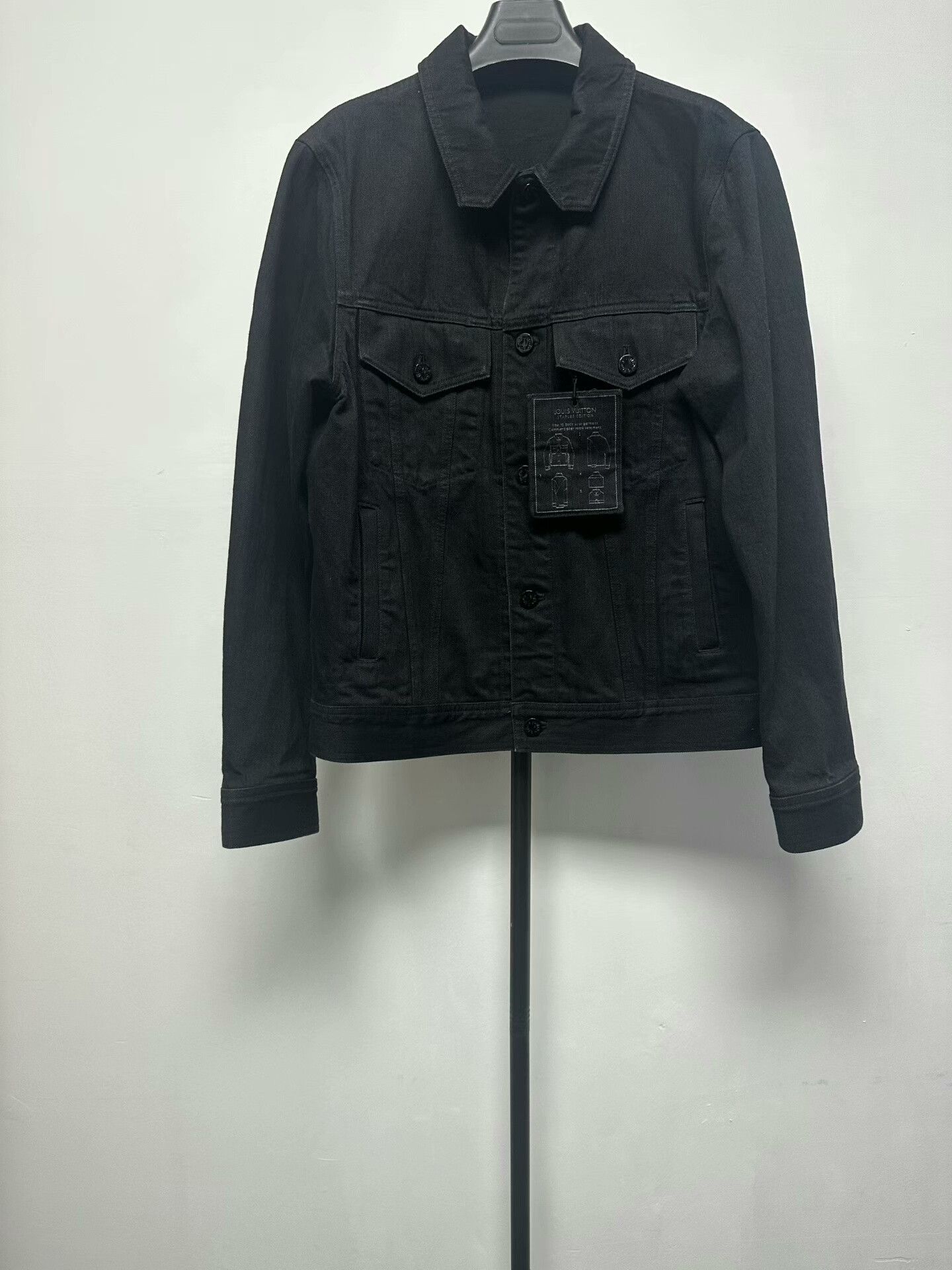 Louis Vuitton Louis Vuitton Black Denim Trucker Jacket Size 46 Size US S / EU 44-46 / 1 - 1 Thumbnail