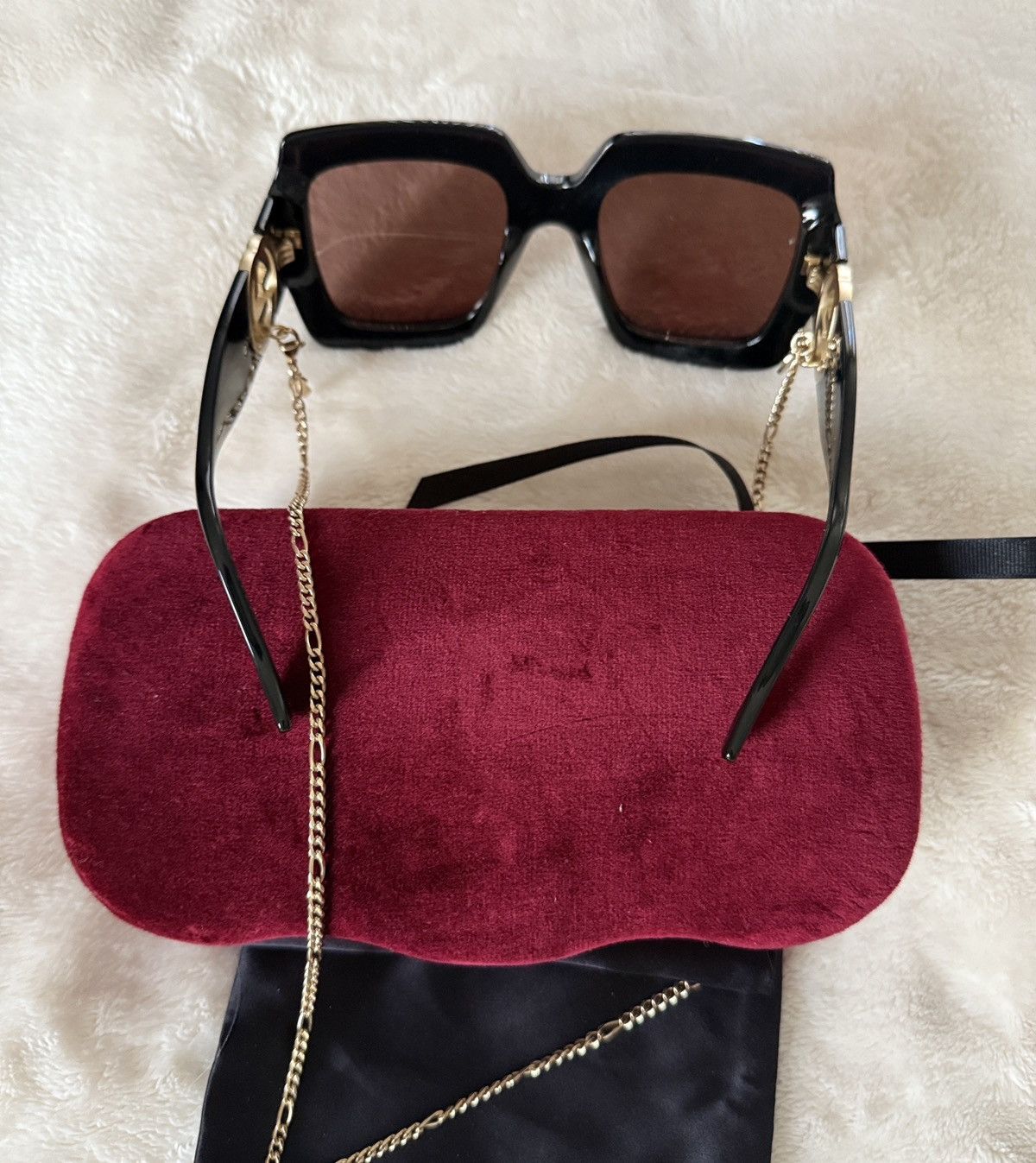 Gucci Gucci Black Sunglasses with Gold Chain Accent Size ONE SIZE - 6 Thumbnail