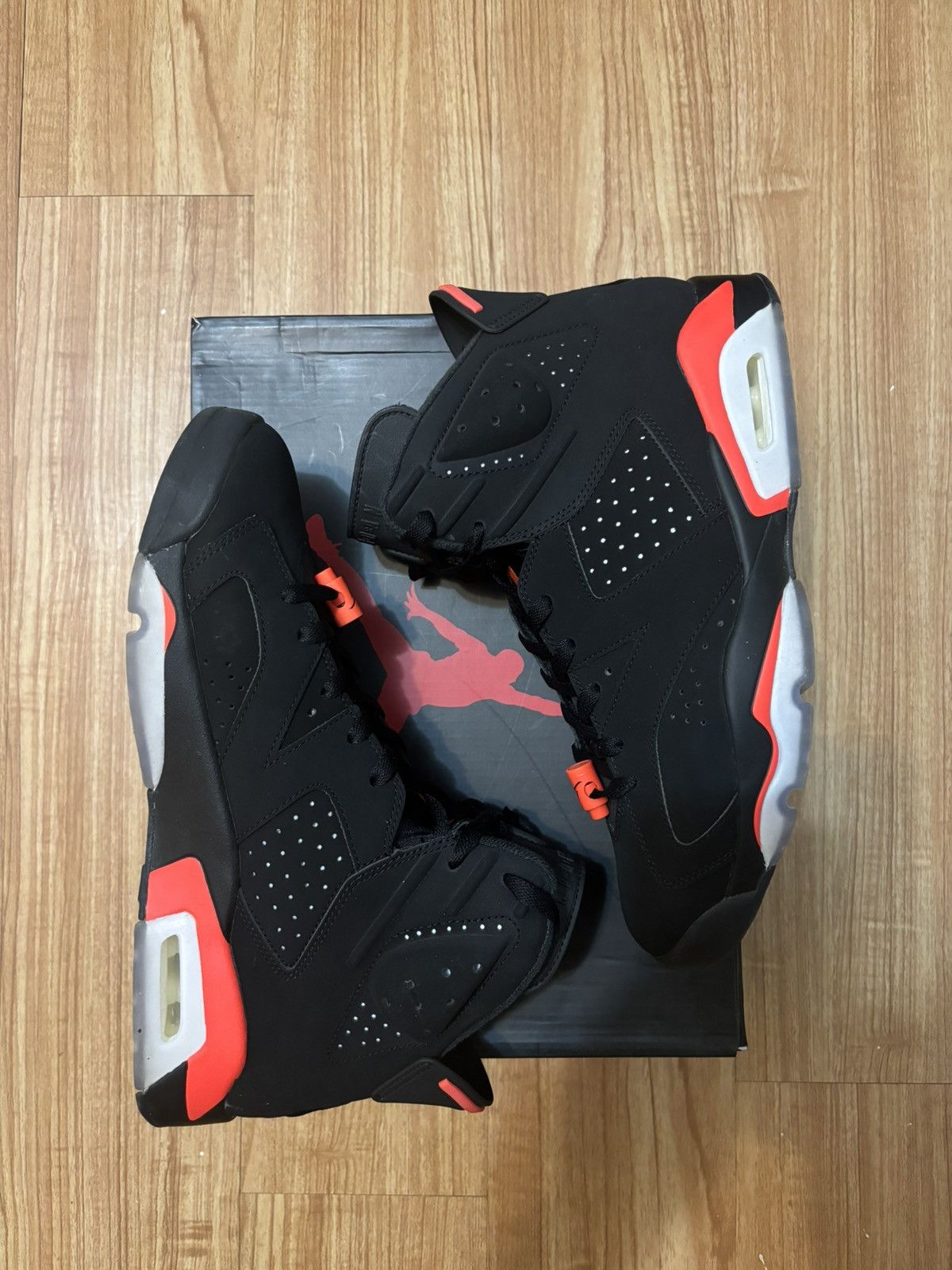 Nike AIR JORDAN 6 RETRO BLACK/INFRARED Size US 11 / EU 44 - 1 Thumbnail