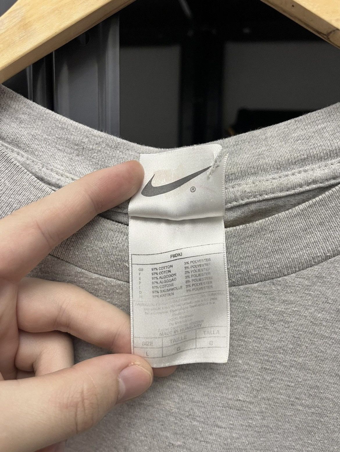 Nike Vintage Nike Logo T-shirt Size US L / EU 52-54 / 3 - 5 Thumbnail