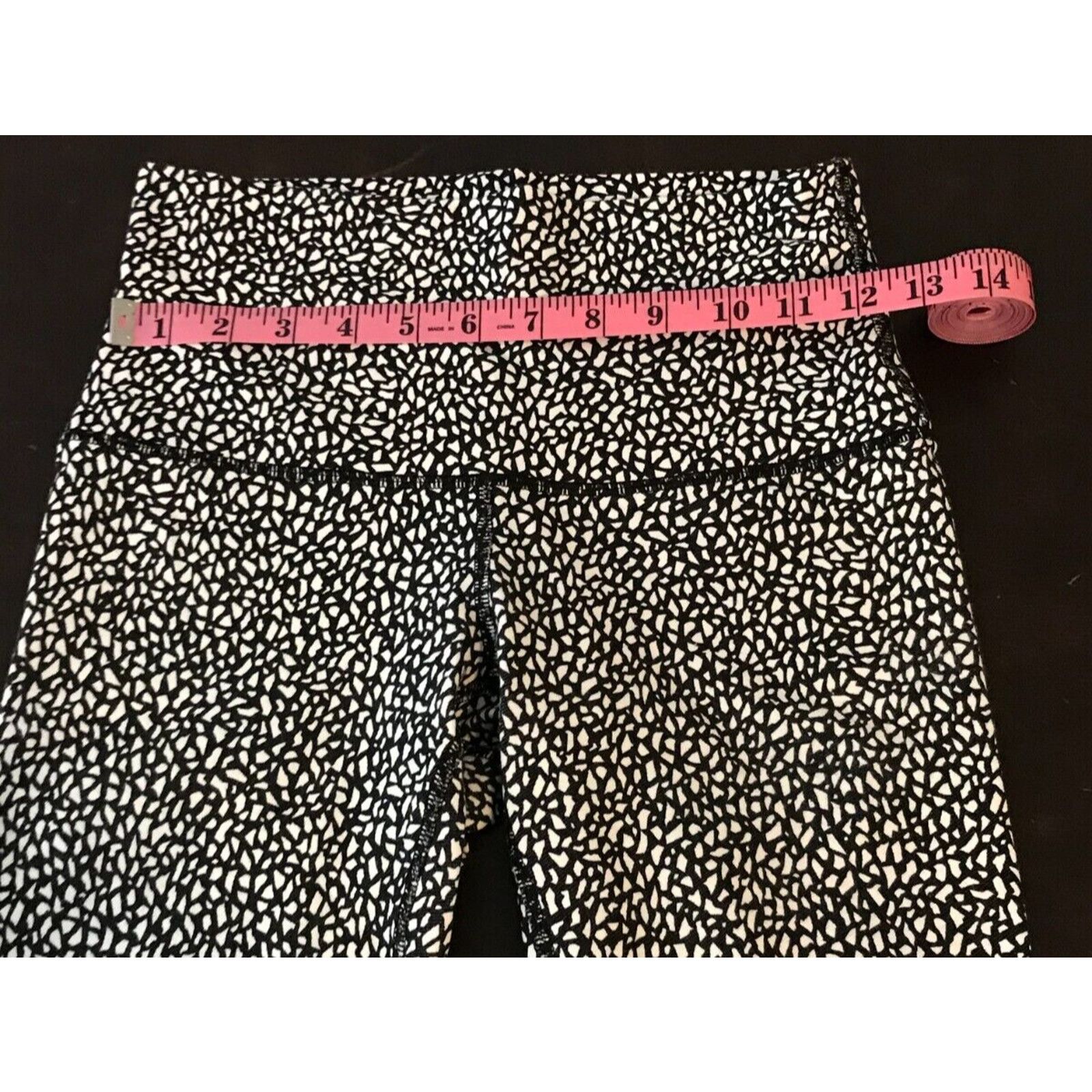Lululemon Lululemon Wunder Under Crop Hi Rise Miss Mosaic Black/White Size 28" / US 6 / IT 42 - 5 Thumbnail