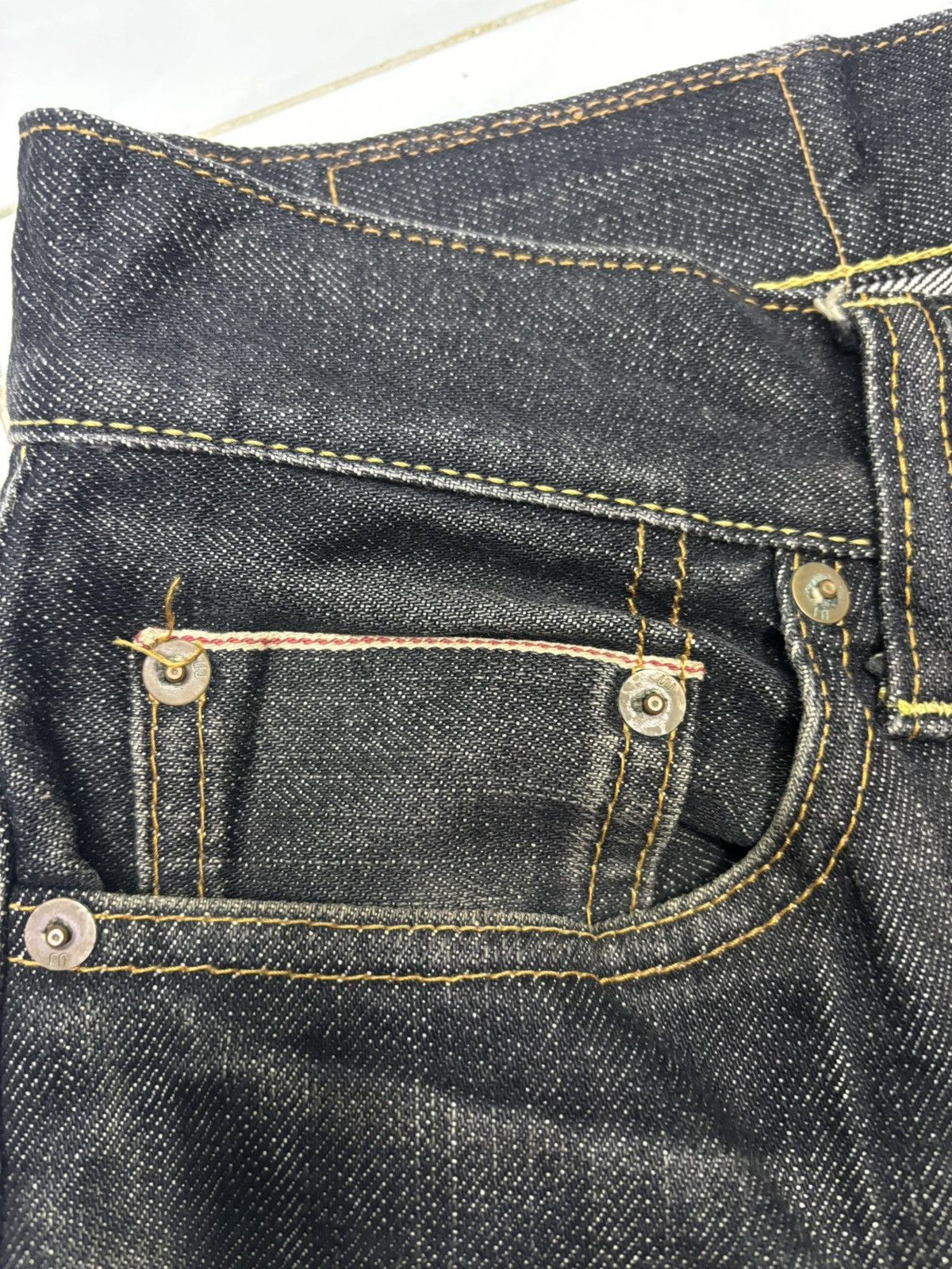Undercover × Uniqlo DISTRESSED DENIM S002 UNIQLO SELVEDGE JEANS UNDERCOVER STYLE Size US 32 / EU 48 - 12 Thumbnail
