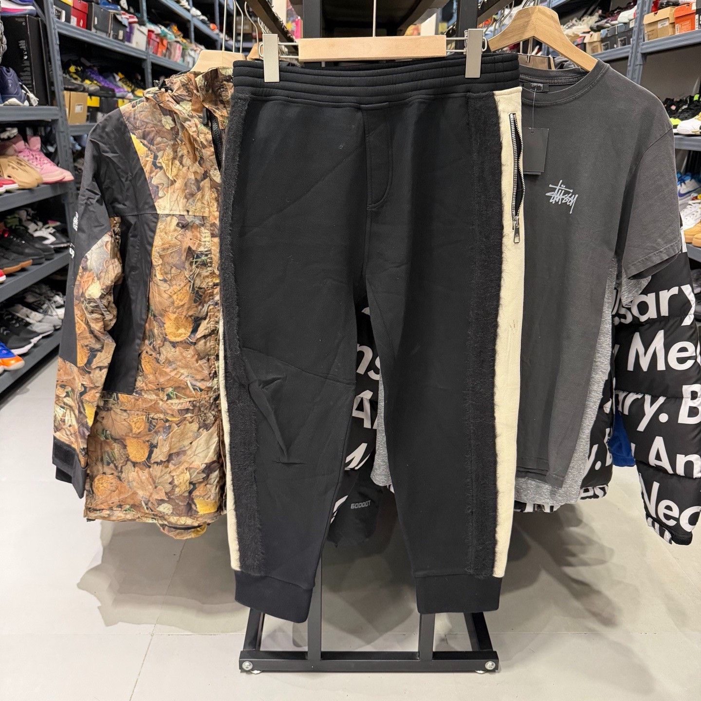 Balenciaga Balenciaga Sweatpants 36 Men Size US 36 / EU 52 - 1 Thumbnail