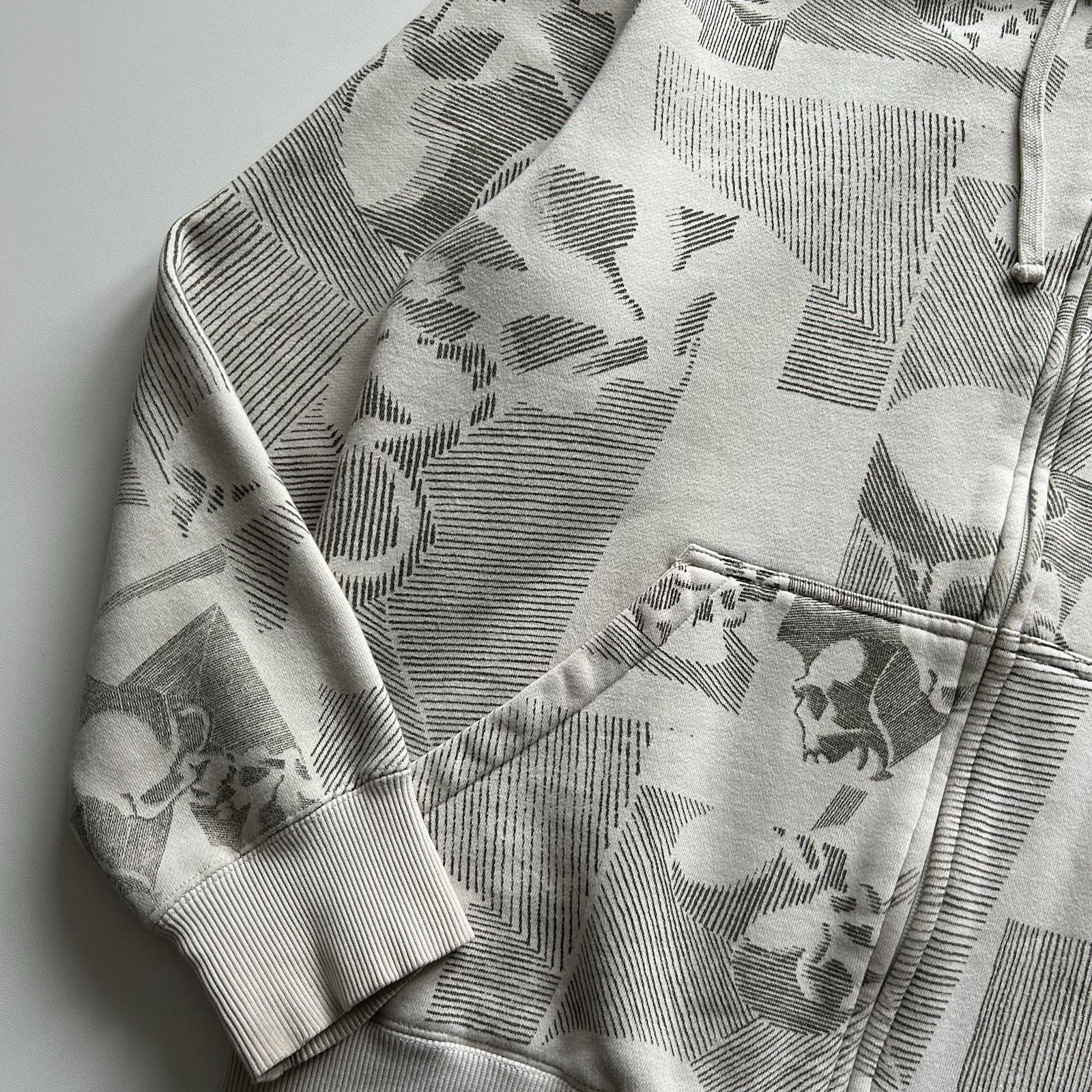 Oakley Vintage Y2K Oakley Skull AOP Full Zip Hoodie Size Medium Size US M / EU 48-50 / 2 - 4 Thumbnail