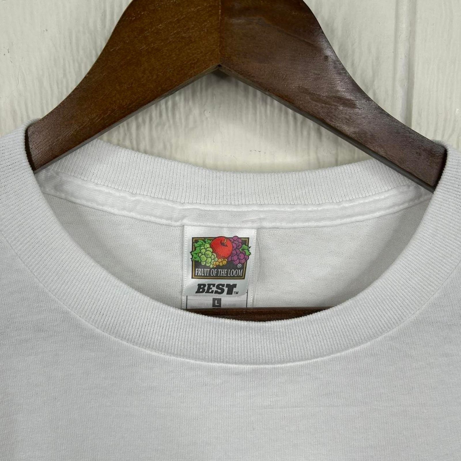 Fruit Of The Loom Vintage 90’s Fruit of the Loom Cardinal Barn Tee Size Large Size US L / EU 52-54 / 3 - 4 Thumbnail
