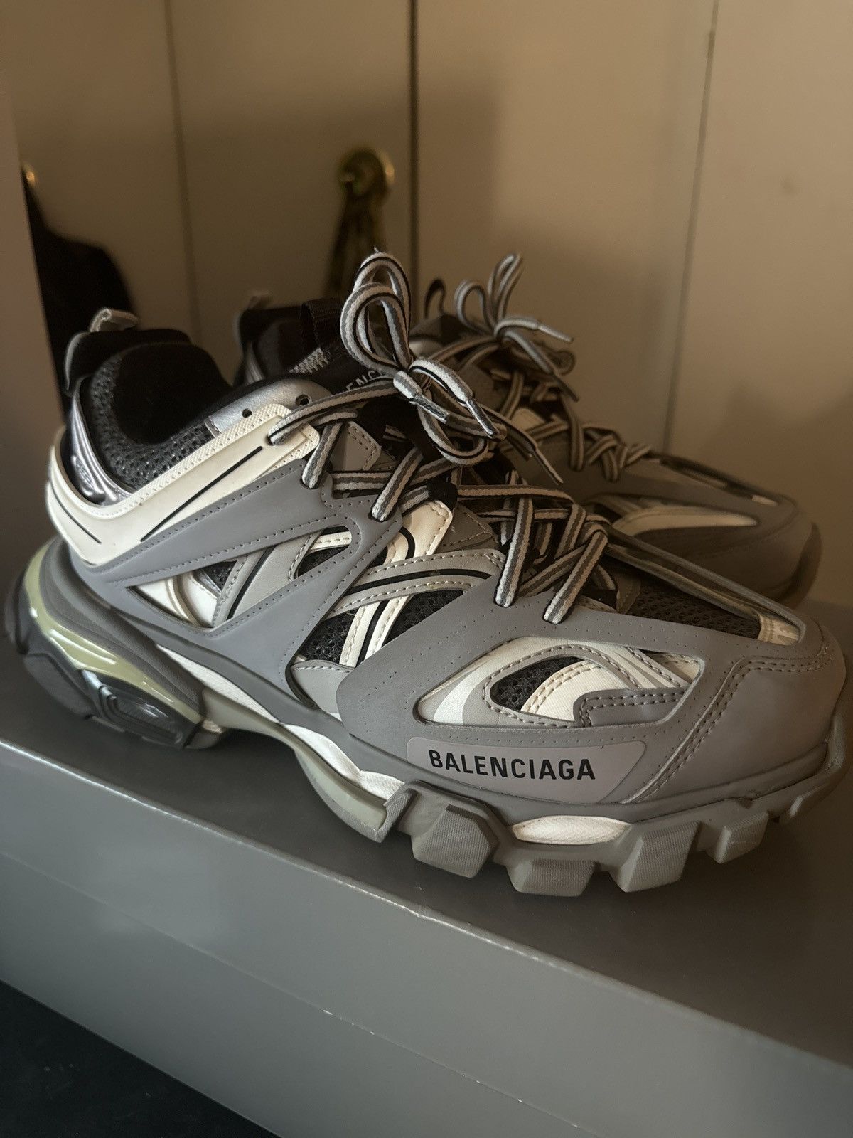 Balenciaga Track Sneakers グレー ファー Balenciaga トラック トレーナー | グレー | FARFETCH JP