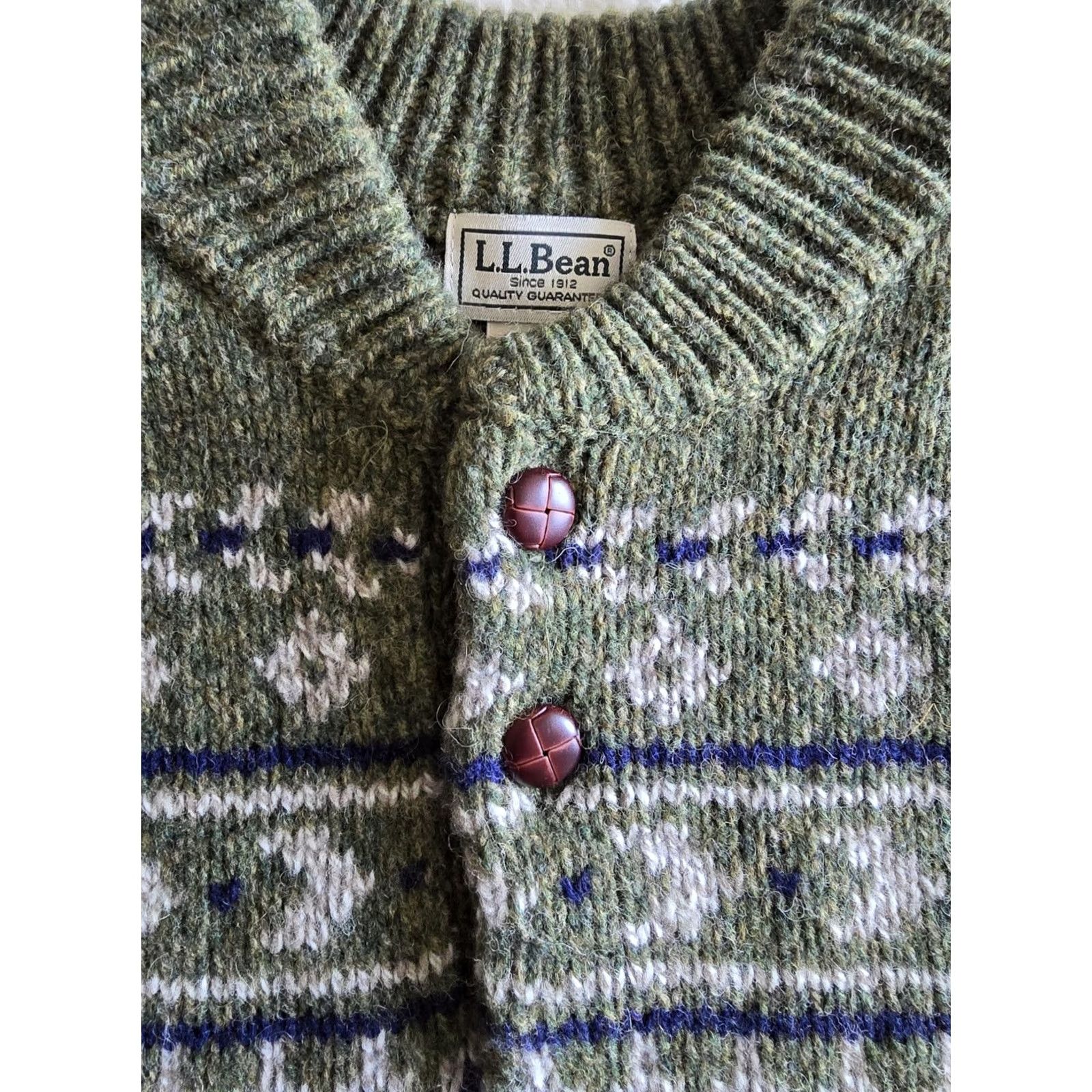 Vintage VINTAGE Y2K LL Bean Wool Sweater Faire Isle Henley Mens Medium Green Lambswool 90s Mens Size US M / EU 48-50 / 2 - 3 Thumbnail