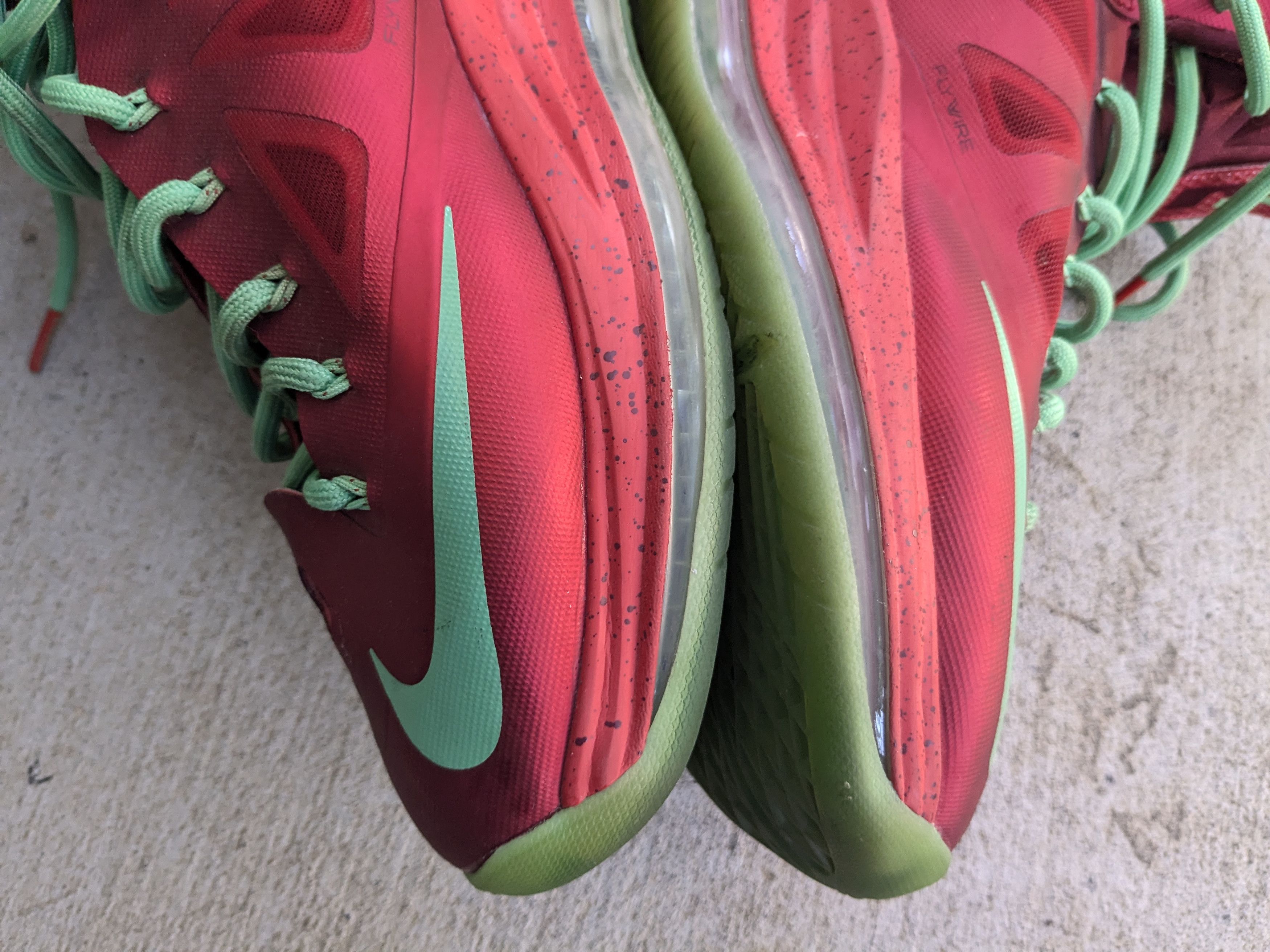 Nike Nike LeBron 10 Christmas 541100-600 Red Green Size US 11 / EU 44 - 6 Thumbnail