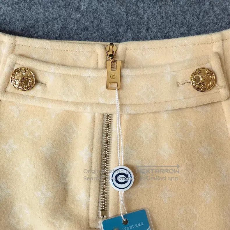 Louis Vuitton Louis Vuitton Pale yellow printed wool skirt Size 33" - 4 Thumbnail