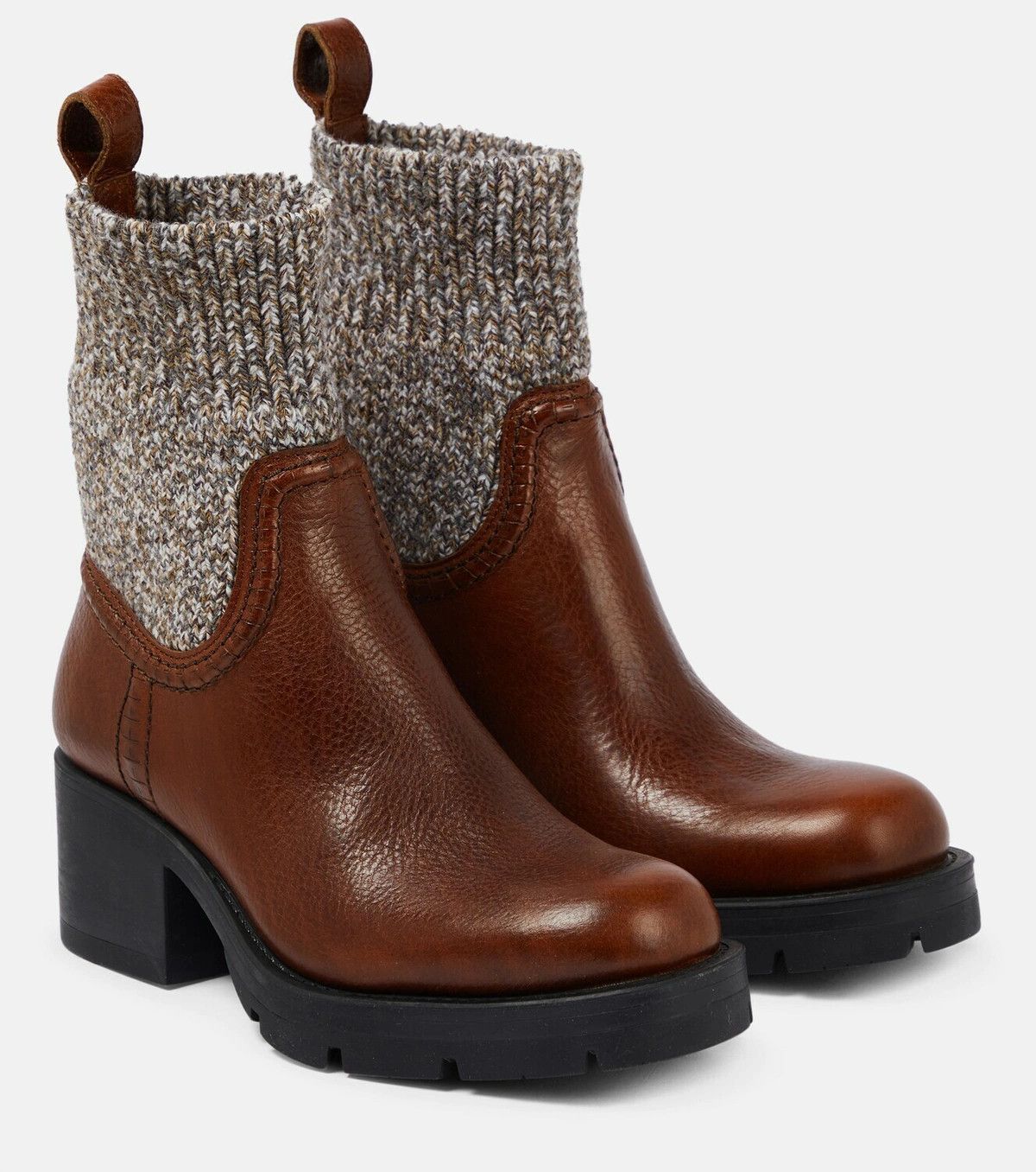 o1y0825 Ankle Boots in Brown