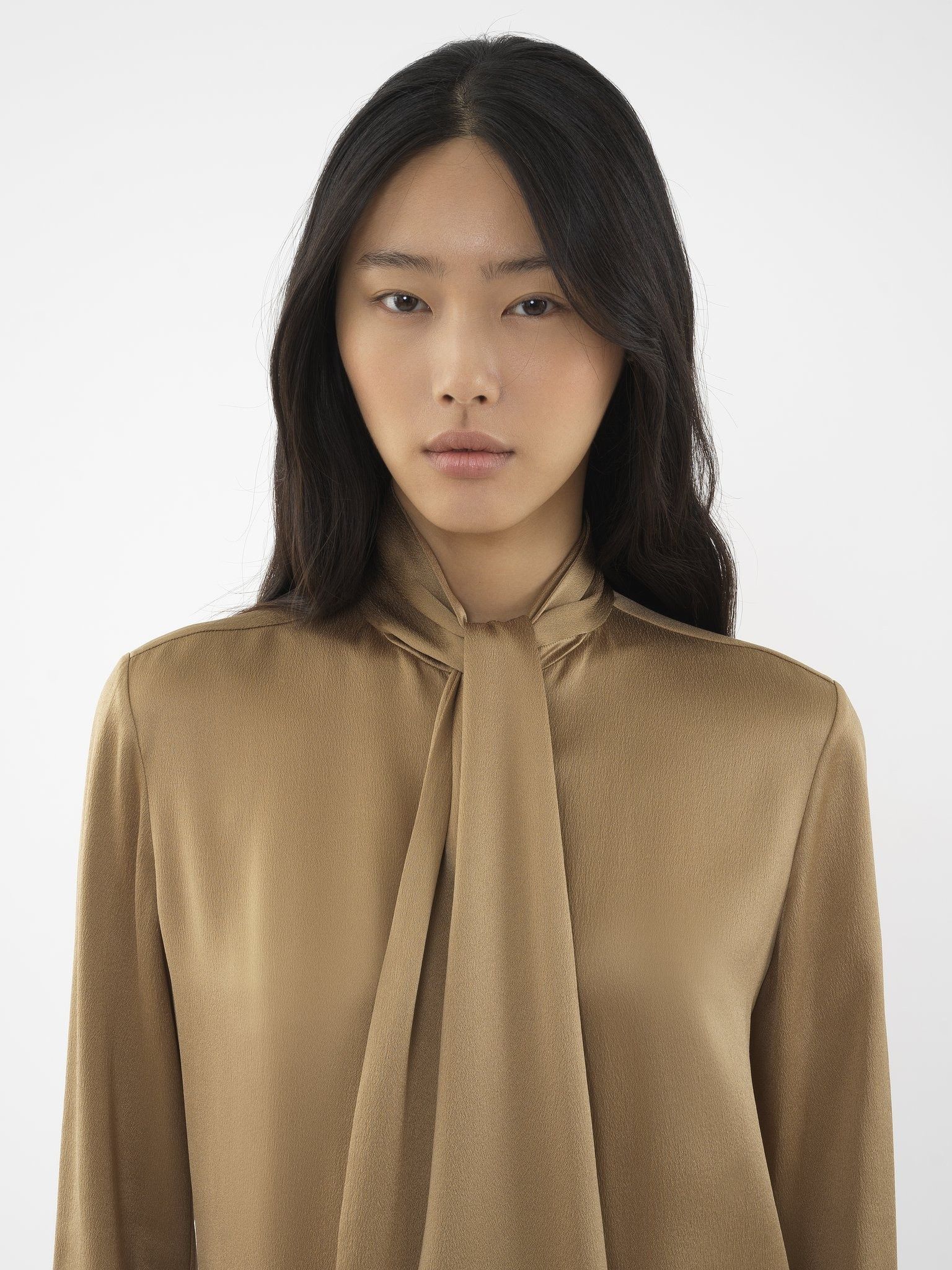 Chloe o1loc1c0325 CHC24 Lavallière Blouse in Safari Khaki Size L / US 10 / IT 46 - 5 Thumbnail