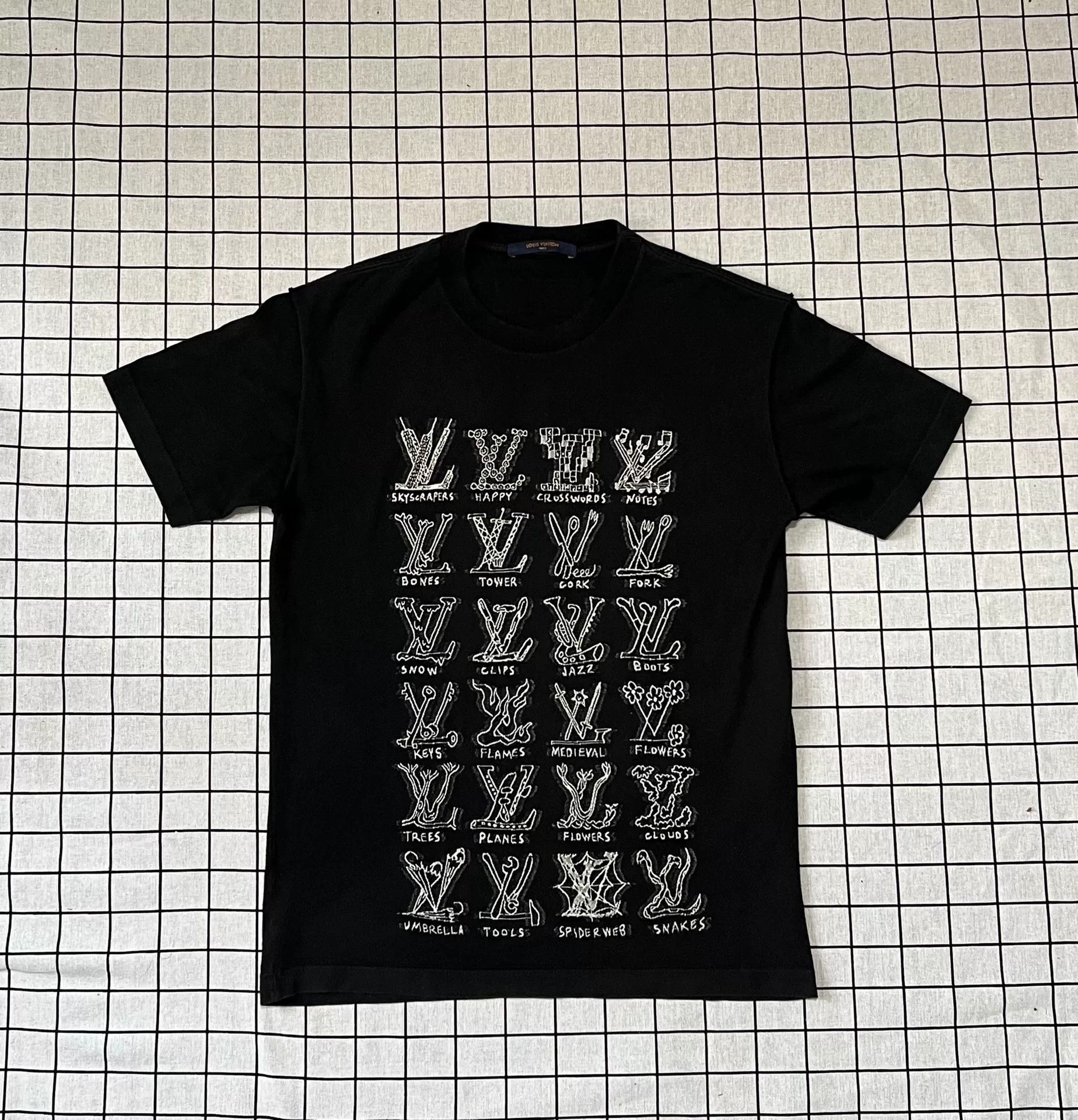 Louis Vuitton Louis Vuitton Graphic Black T-Shirt s Men Size US S / EU 44-46 / 1 - 1 Thumbnail