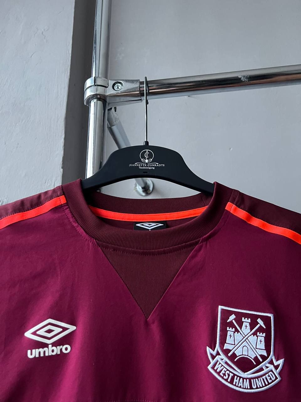 Umbro 2020/21 WEST HAM UNITED TRAINING SOCCER FOOTBALL JACKET SZ L Size US L / EU 52-54 / 3 - 5 Thumbnail
