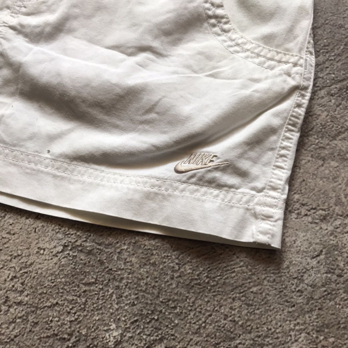 Vintage Vintage Y2K White Mini Skirt Cargo Pocket Streetwear Boxy 28 Size 28" / US 6 / IT 42 - 2 Thumbnail