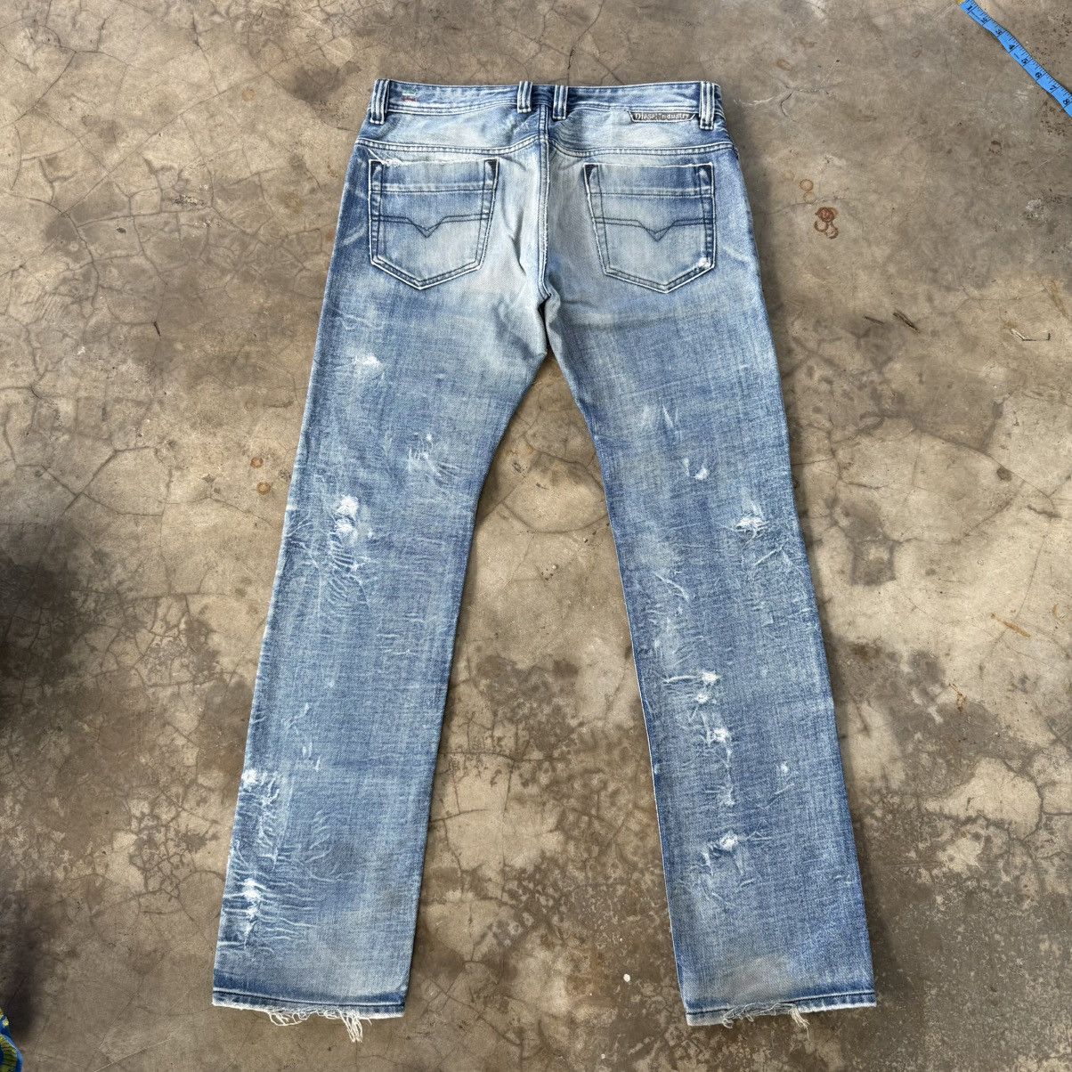 Diesel Vintage Diesel Button Fly Faded Ripped Denim Jean Pants W34 Size US 34 / EU 50 - 11 Thumbnail