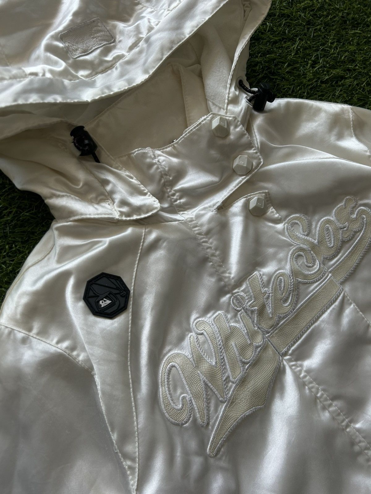 MLB Rare MLB White Sox Satin Puffy Jacket ZipOff Hood Streetwear Size US S / EU 44-46 / 1 - 9 Thumbnail