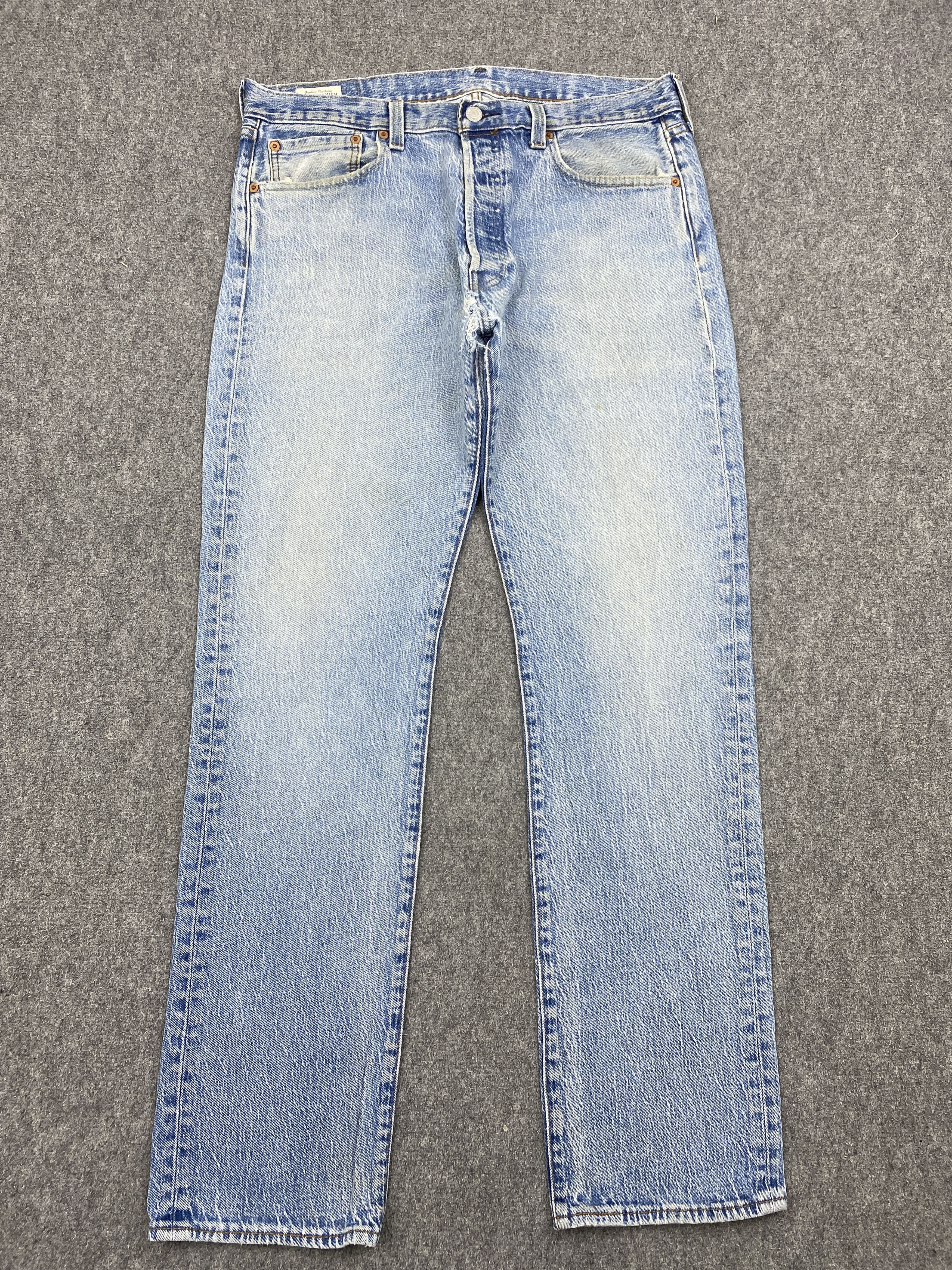 Levi's Vintage Levis 501 Lightwash Blue Jeans DP2833 Size US 34 / EU 50 - 1 Thumbnail