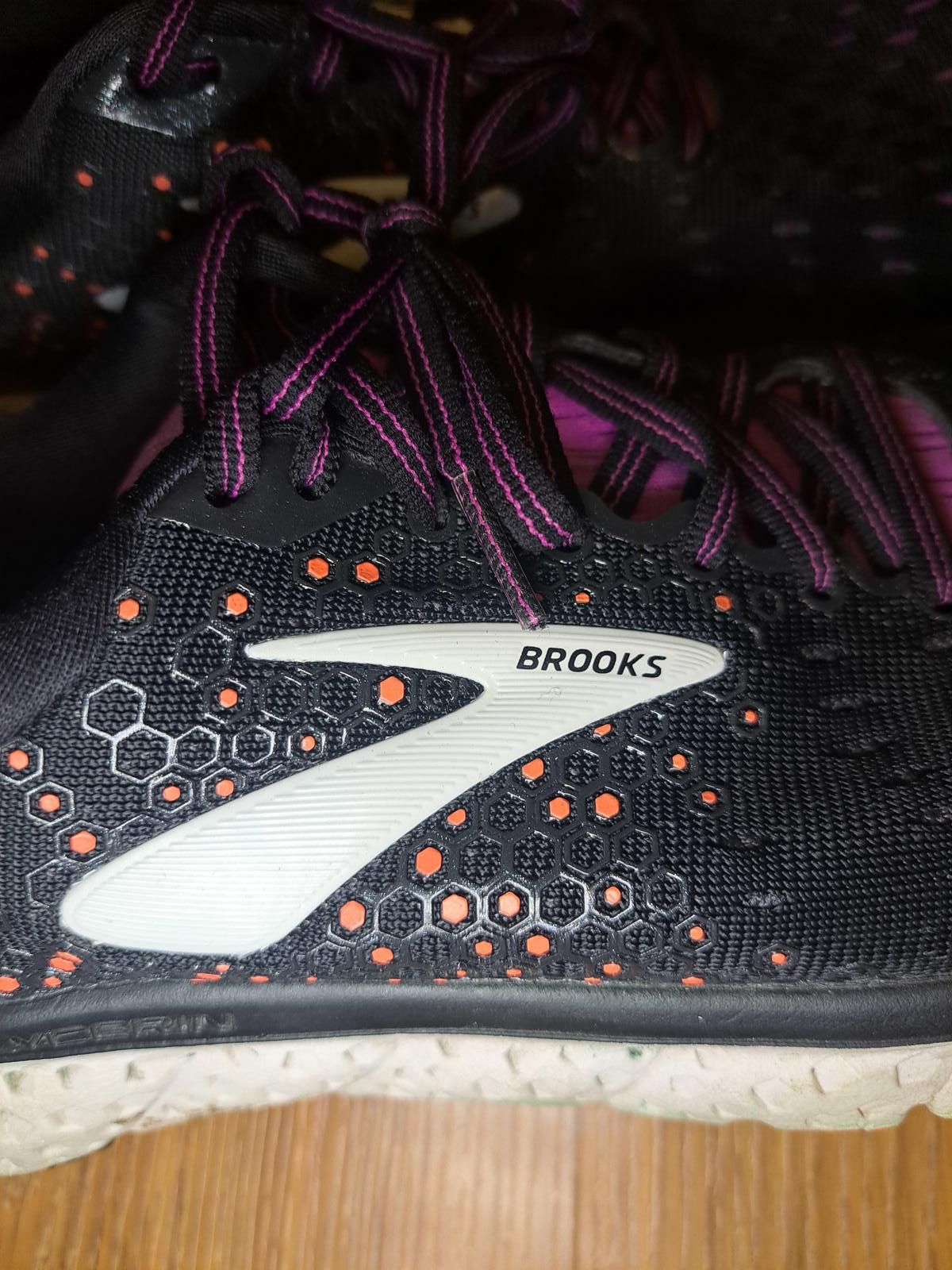 Brooks Brooks Running Shoes Womens Size 10 Glycerin 17 Black Size US 10 / IT 40 - 3 Thumbnail