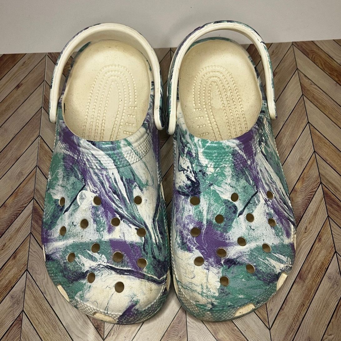 Crocs Crocs Classic Tie Dye Clog Shoes White/Orchid Unisex W9/M7 Size US 9 / IT 39 - 2 Thumbnail