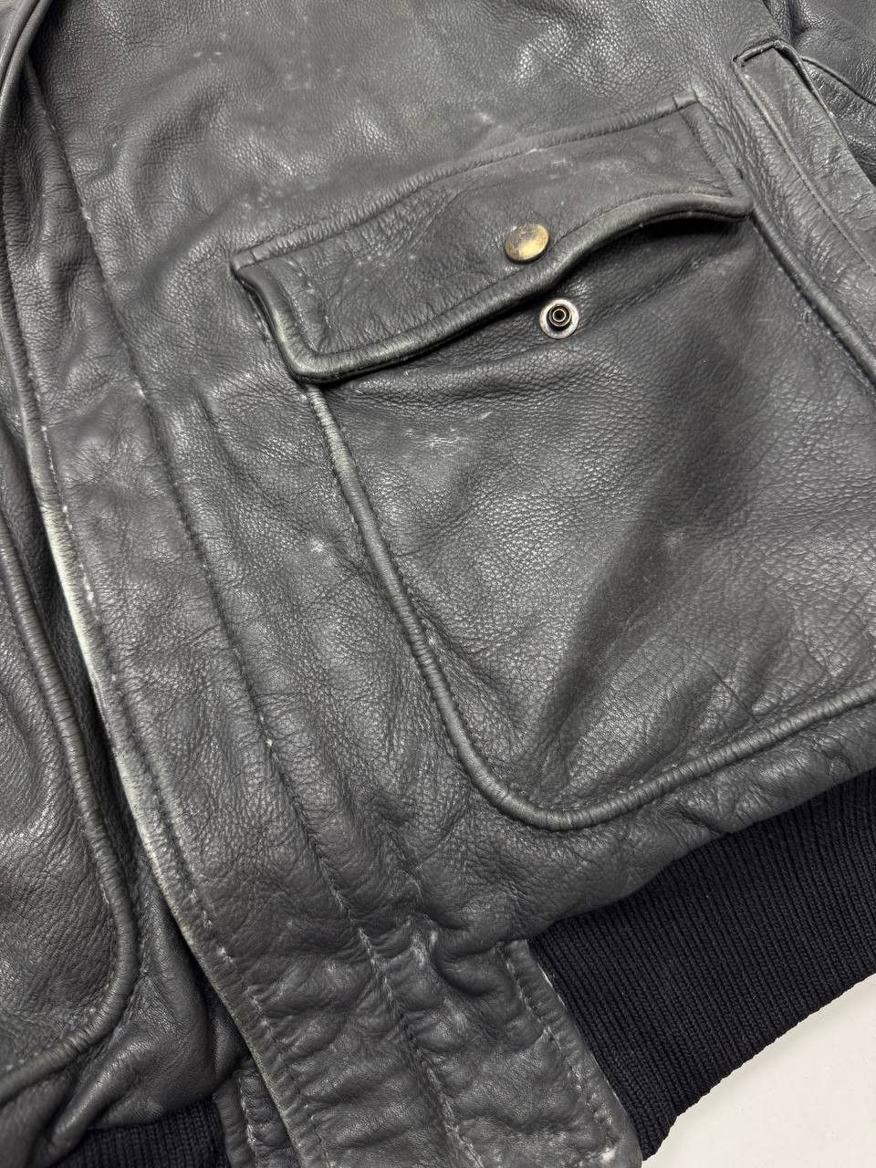 Vintage vintage leather bomber jacket for men Size US L / EU 52-54 / 3 - 7 Thumbnail