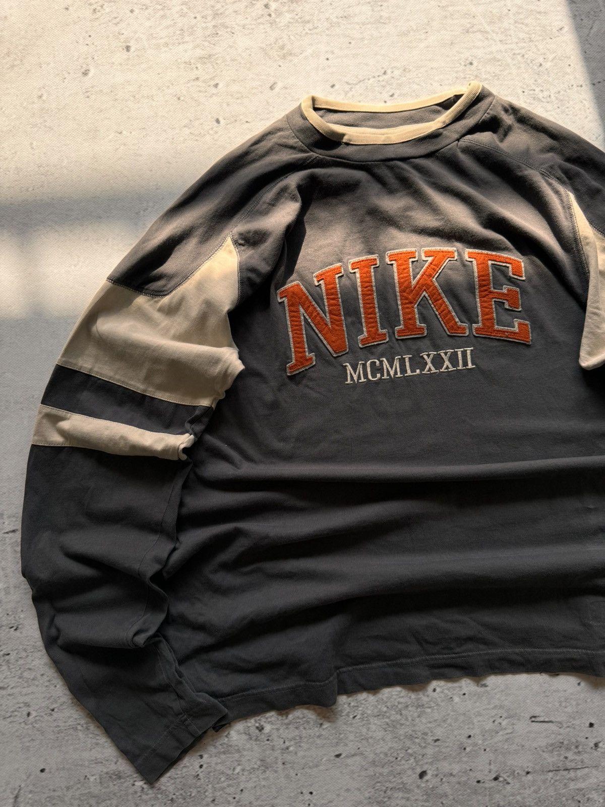 Nike × Vintage NIKE VINTAGE CENTER LOGO OVERSIZE BOXY SWEATSHIRT Size US XL / EU 56 / 4 - 2 Thumbnail