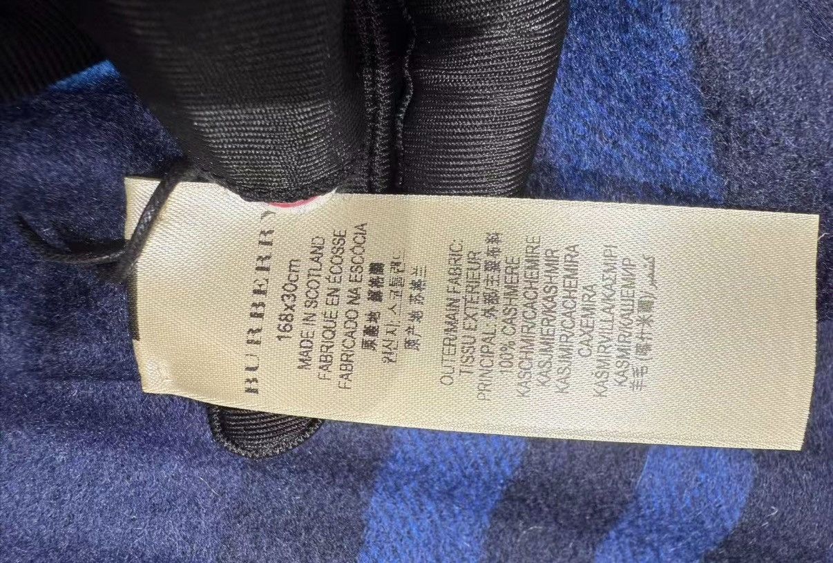 Burberry Brand new with tags Size ONE SIZE - 4 Thumbnail