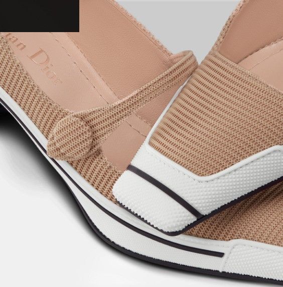 o1w1db10224 D-Motion Pump in Nude & White