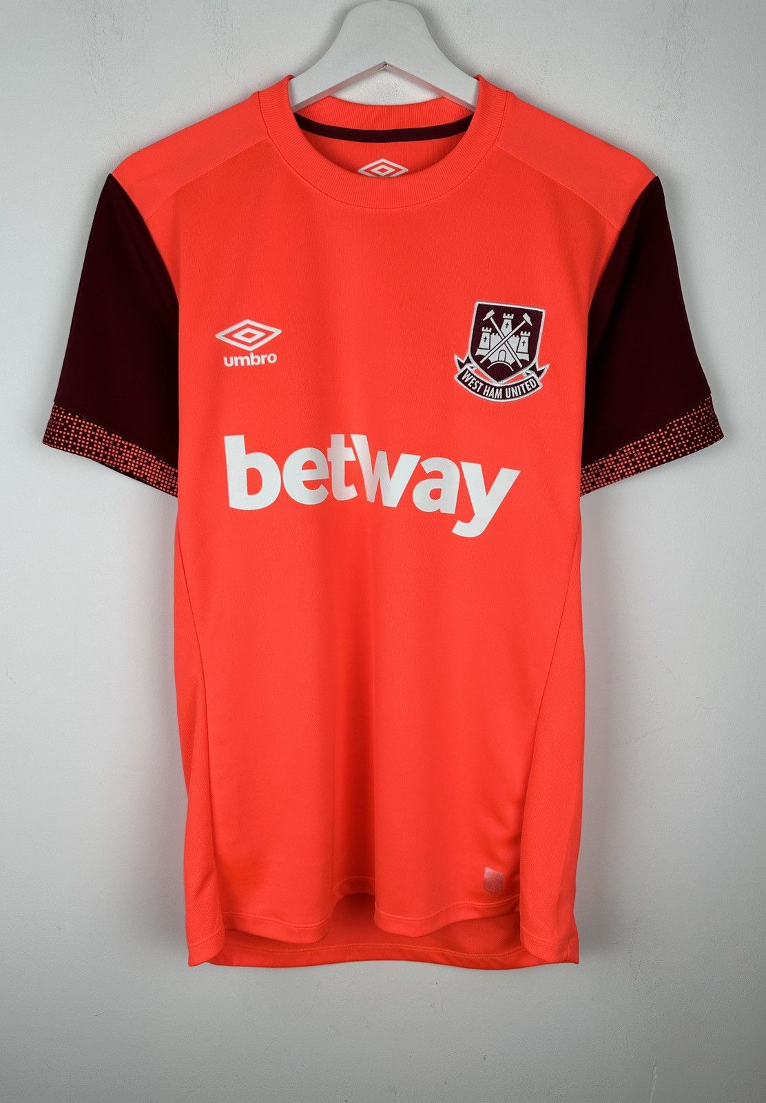 Umbro West Ham United 2015 Soccer Jersey Football Shirt Size US S / EU 44-46 / 1 - 2 Thumbnail
