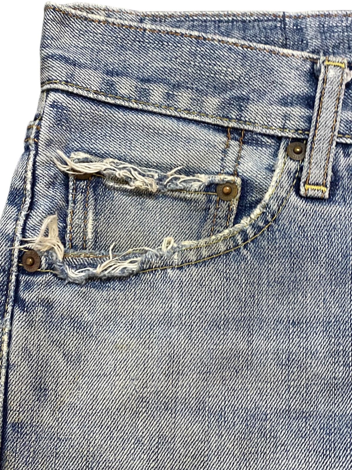 Japanese Brand Vintage Uniqlo Faded Wash Distressed Flare Jeans Size US 31 - 12 Thumbnail