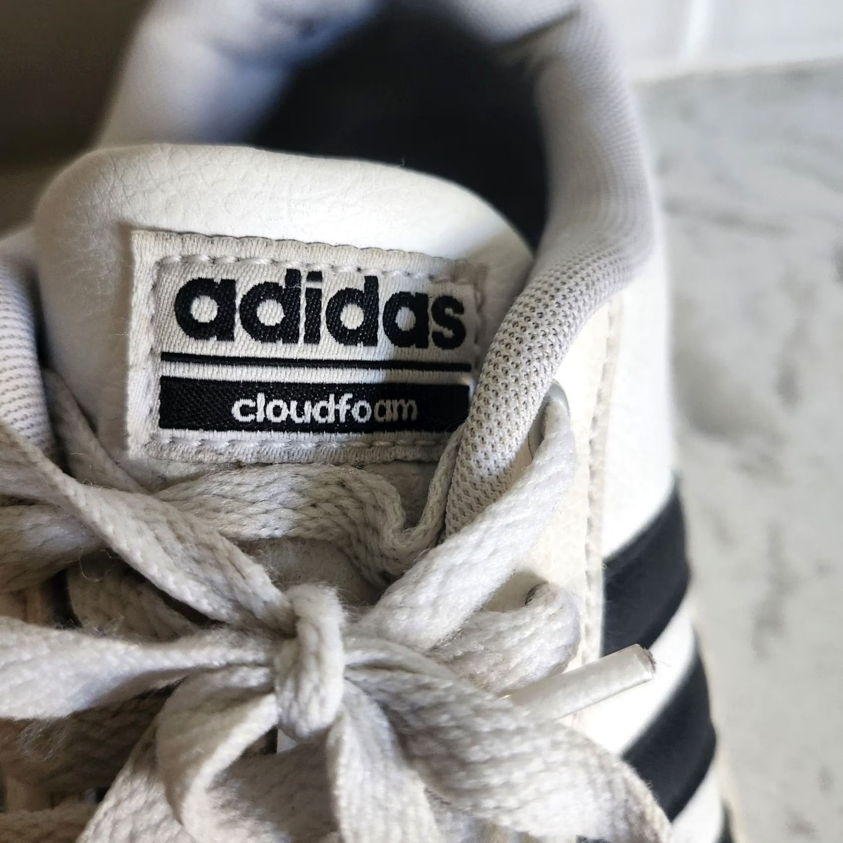 Adidas Adidas Men Cloudform White With Black Stripes Lace Up Size 8.5 Memory Foam USED Size US 9 / EU 42 - 5 Thumbnail