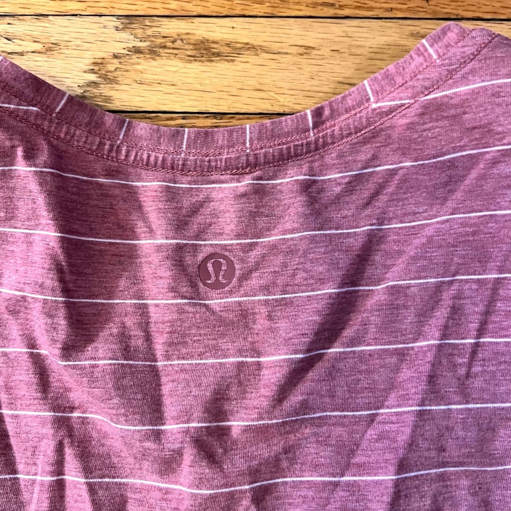 Lululemon Lululemon Shirt Womens Small Pink Striped V Neck Short Sleeve Performance T-Shirt Womens S pink V Neck Striped Short Sleeve Performance Size S / US 4 / IT 40 - 4 Thumbnail
