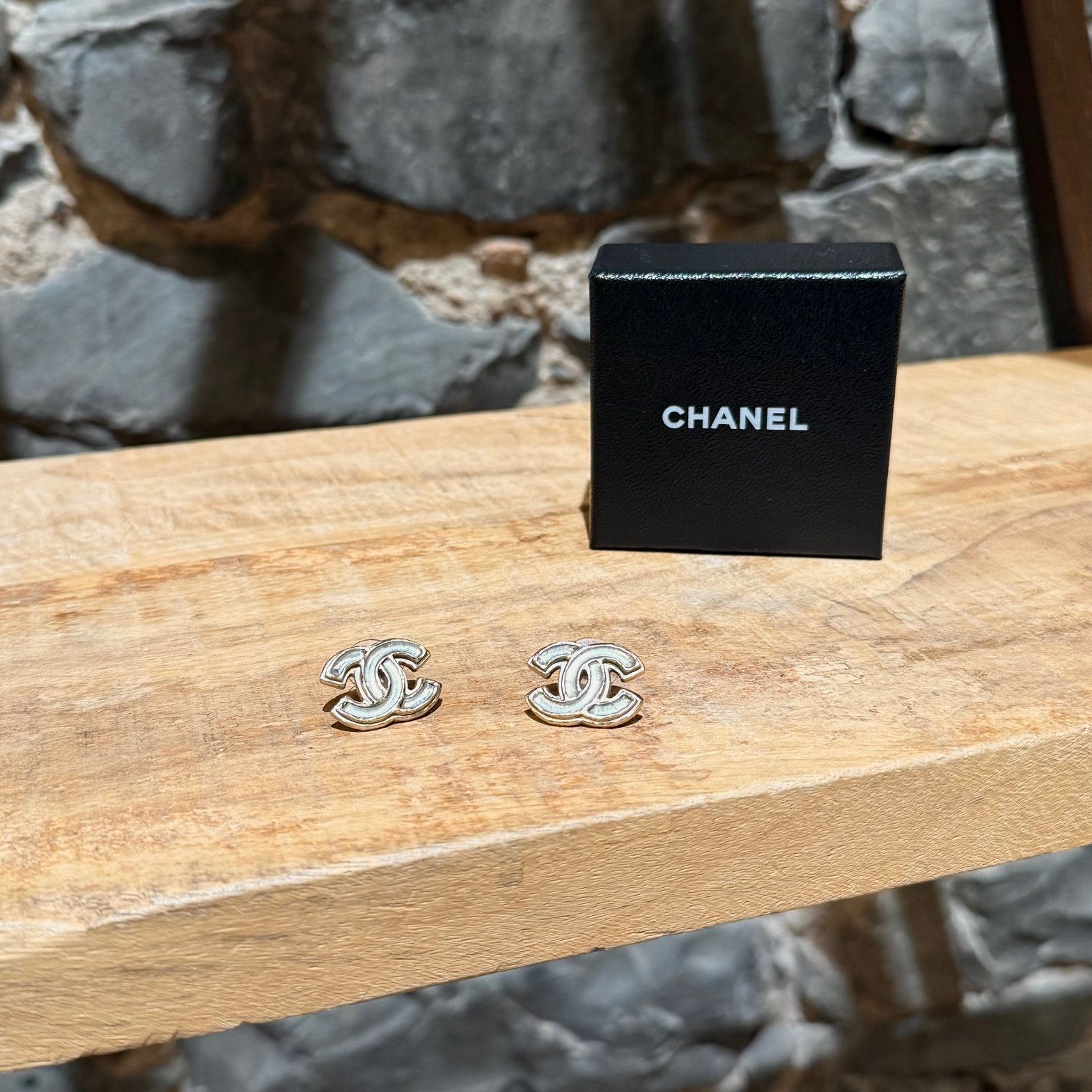 【CHANELエレガントなゴールドCC】 ピアス シンプル ゴールド（金色）系 CHANEL(シャネル) ピアス(レディース