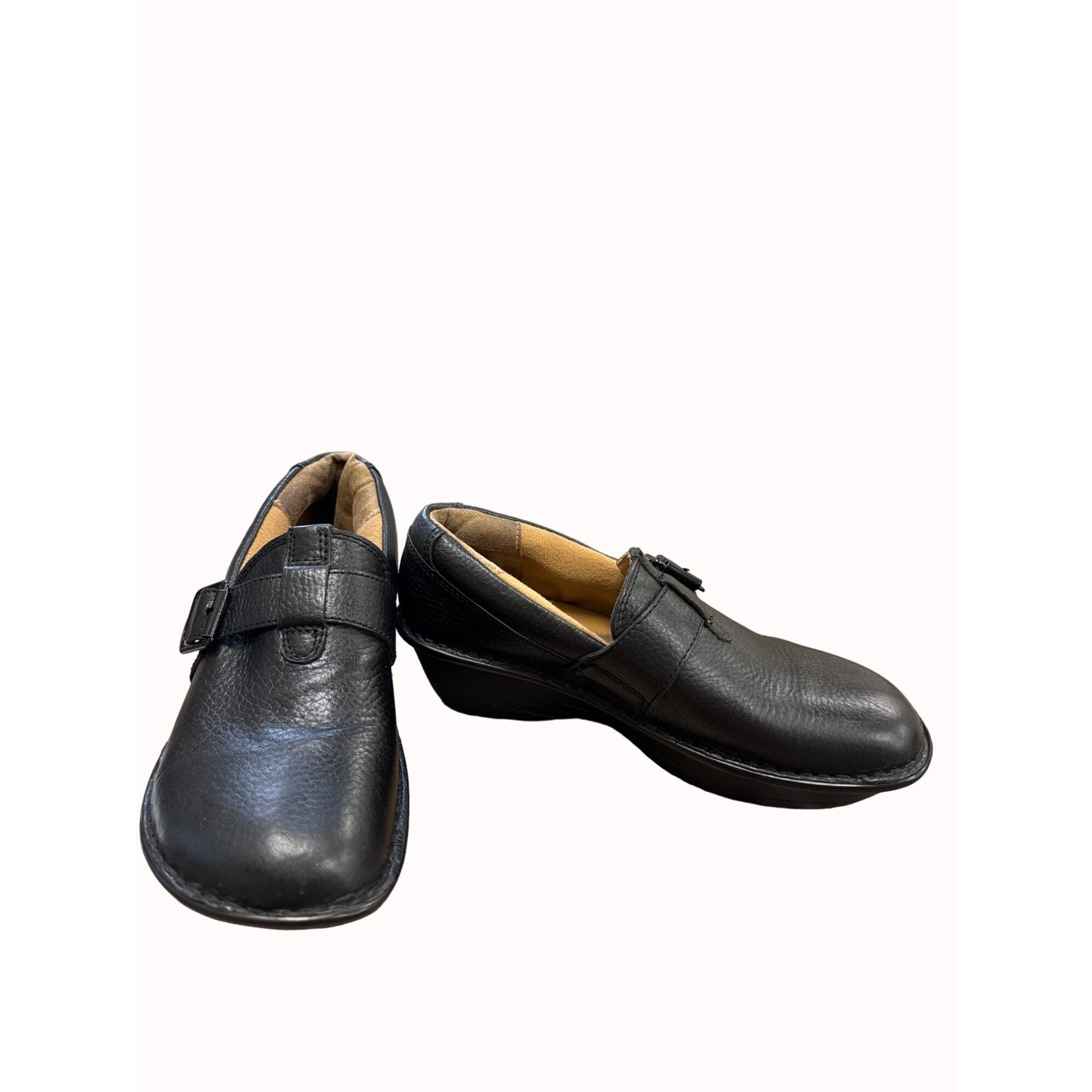 Designer NurseMates pillow top women’s leather clog shoes 7M SKU 6274 Size US 7 / IT 37 - 1 Thumbnail