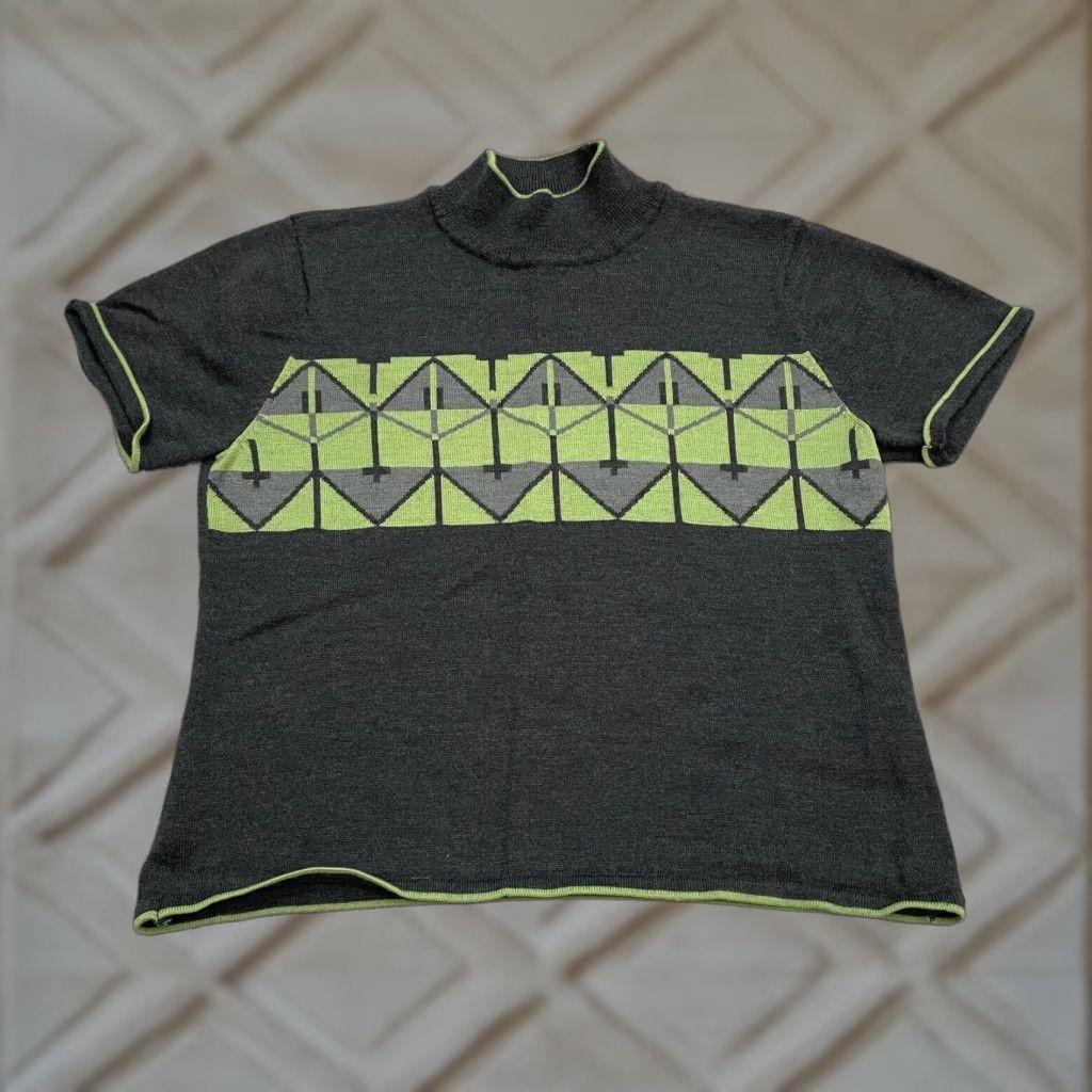 Vintage Tahari Short Sleeve Sweater Juniors 12 Gray Argyle Mock Neck Women Knit Pullover All Seasons Casual 12 Tahari Women Size XL / US 12-14 / IT 48-50 - 1 Thumbnail