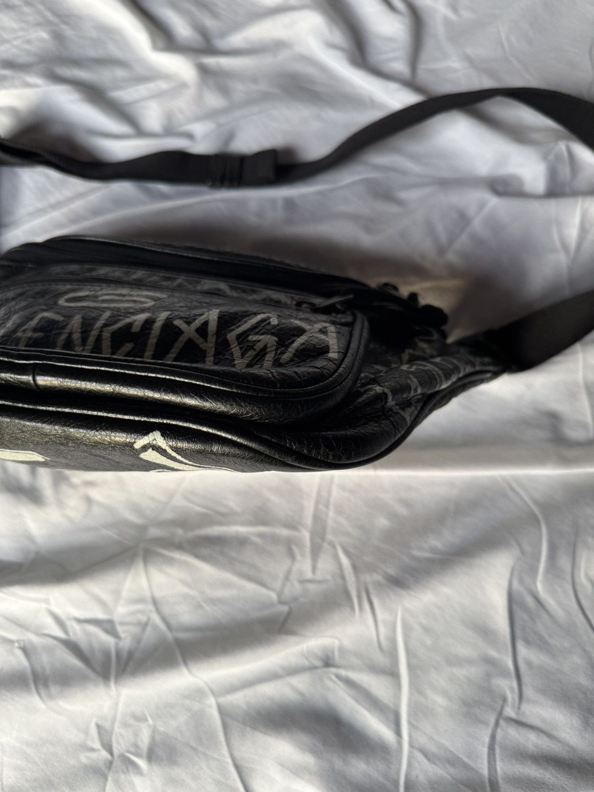 Balenciaga Balenciaga Black Graffiti Explorer Belt Bag Size ONE SIZE - 13 Thumbnail