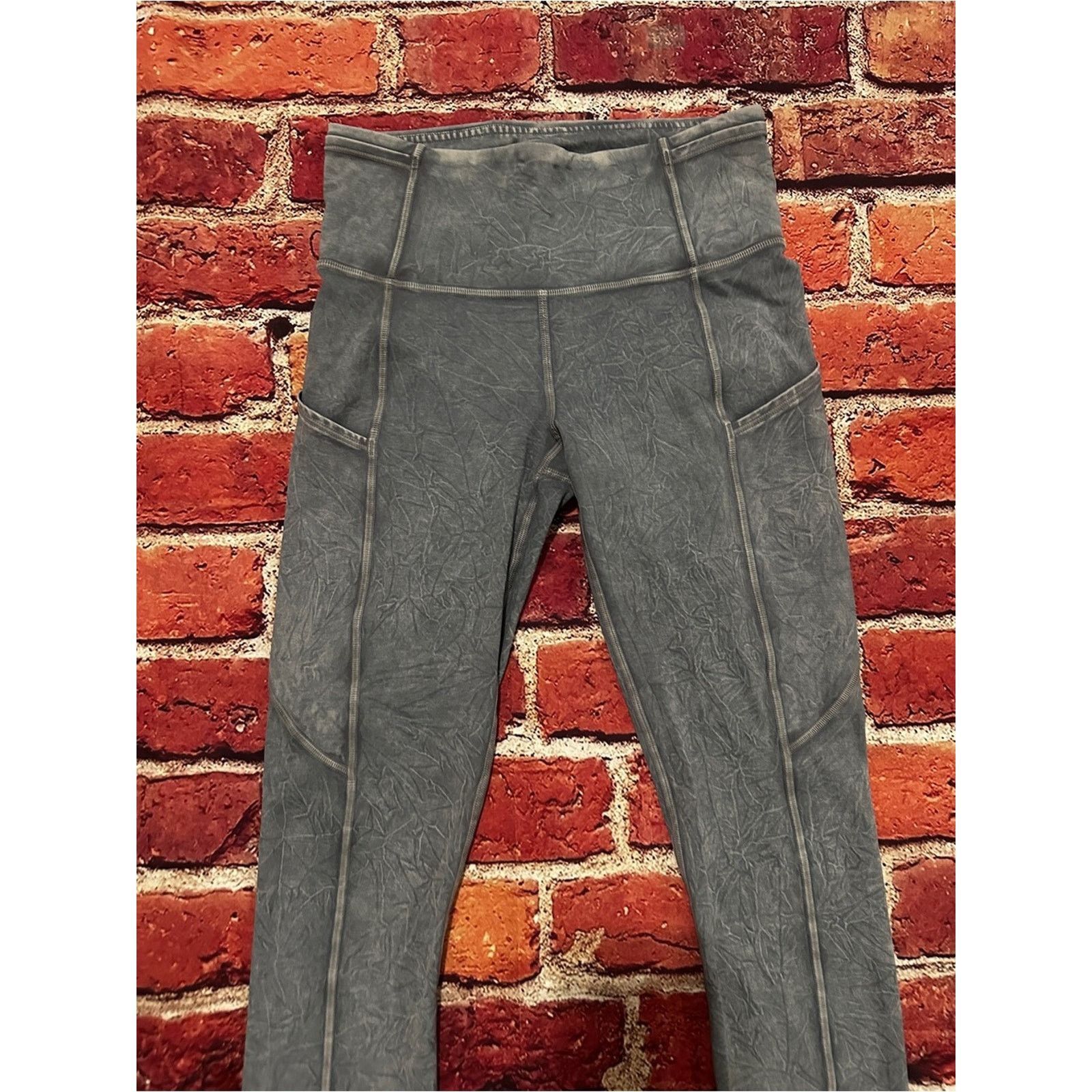 Lululemon Lululemon Fast & Free High-Rise Tights in a grey ice dye Size 27" / US 4 / IT 40 - 6 Thumbnail