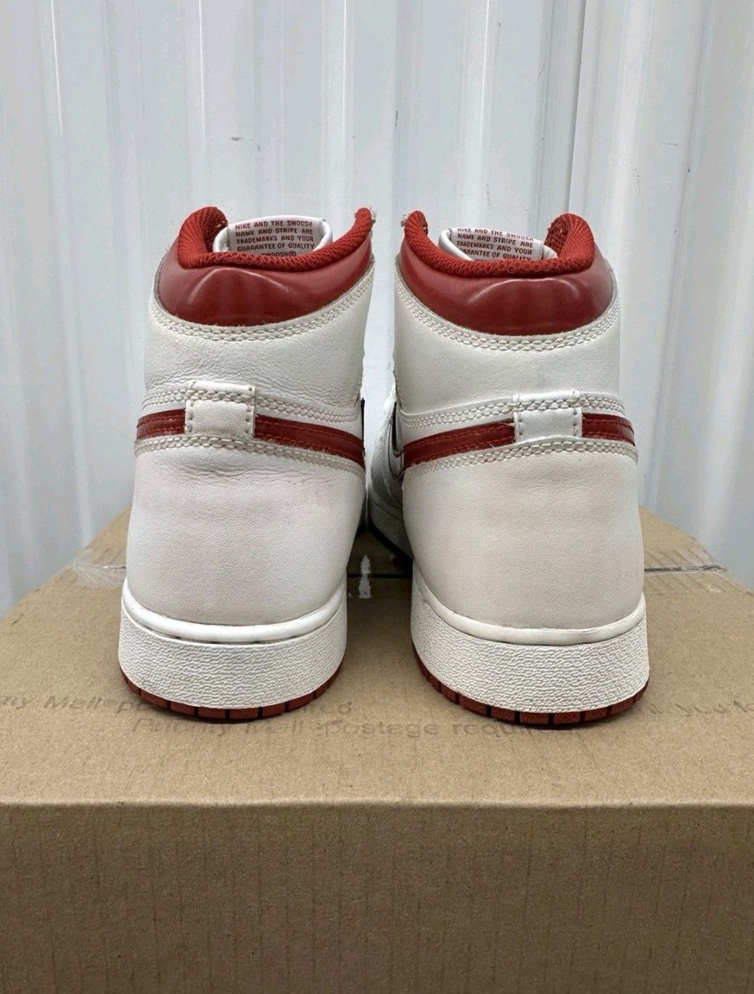 Jordan Brand Nike Air Jordan Retro 1 High OG GS Metallic Red Size 7Y Size US 7 / EU 40 - 5 Thumbnail